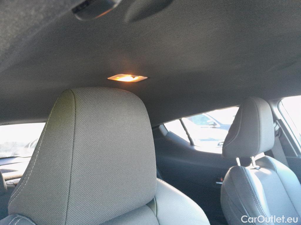 Toyota  C-HR TOYOTA  / 2019 / 5P / todoterreno 1.8 125H Advance #13