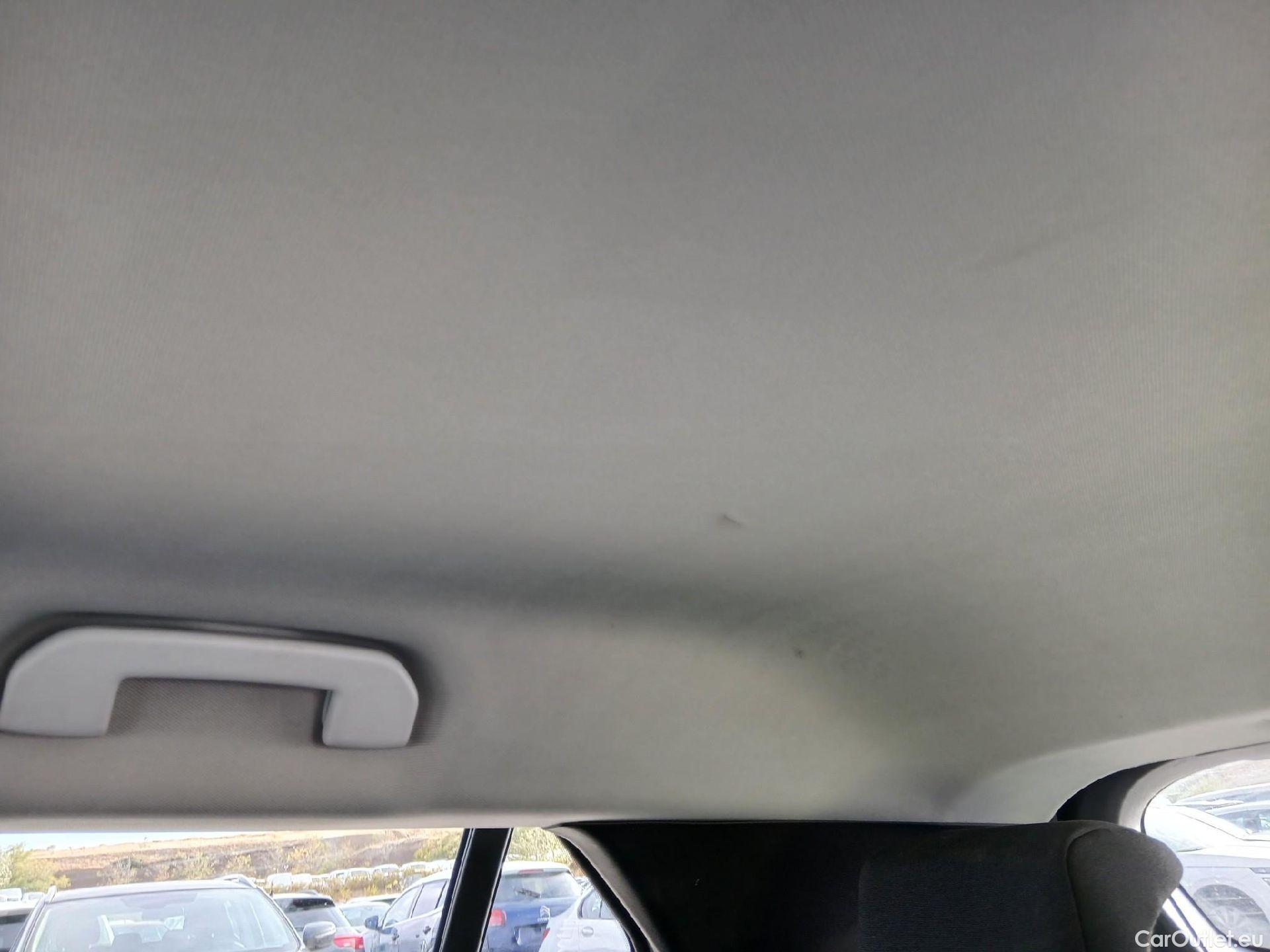  Peugeot  2008 PEUGEOT  / 2019 / 5P / todoterreno Active Puretech 100 S&S BVM6 #19