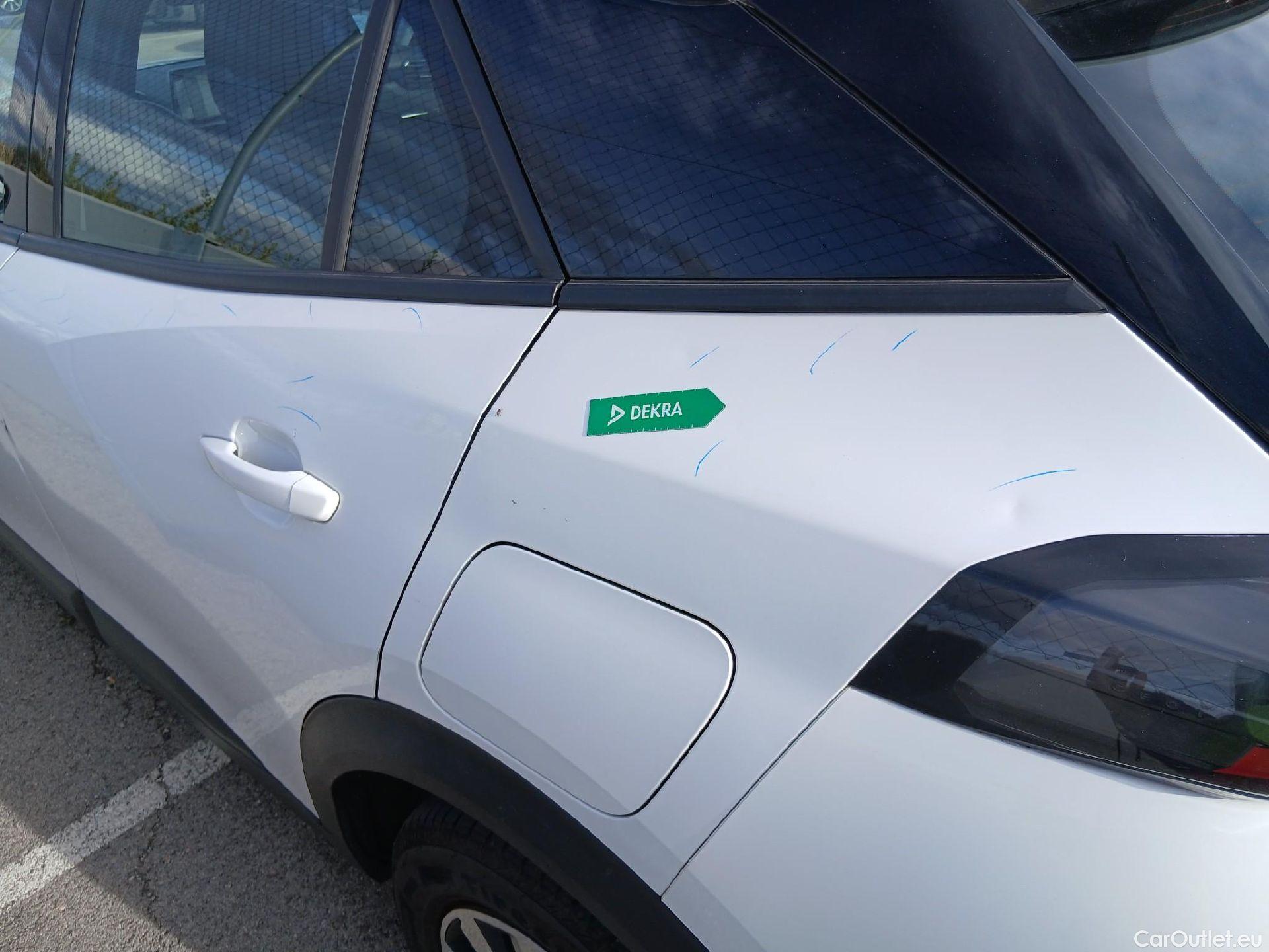  Peugeot  2008 PEUGEOT  / 2019 / 5P / todoterreno Active Puretech 100 S&S BVM6 #41