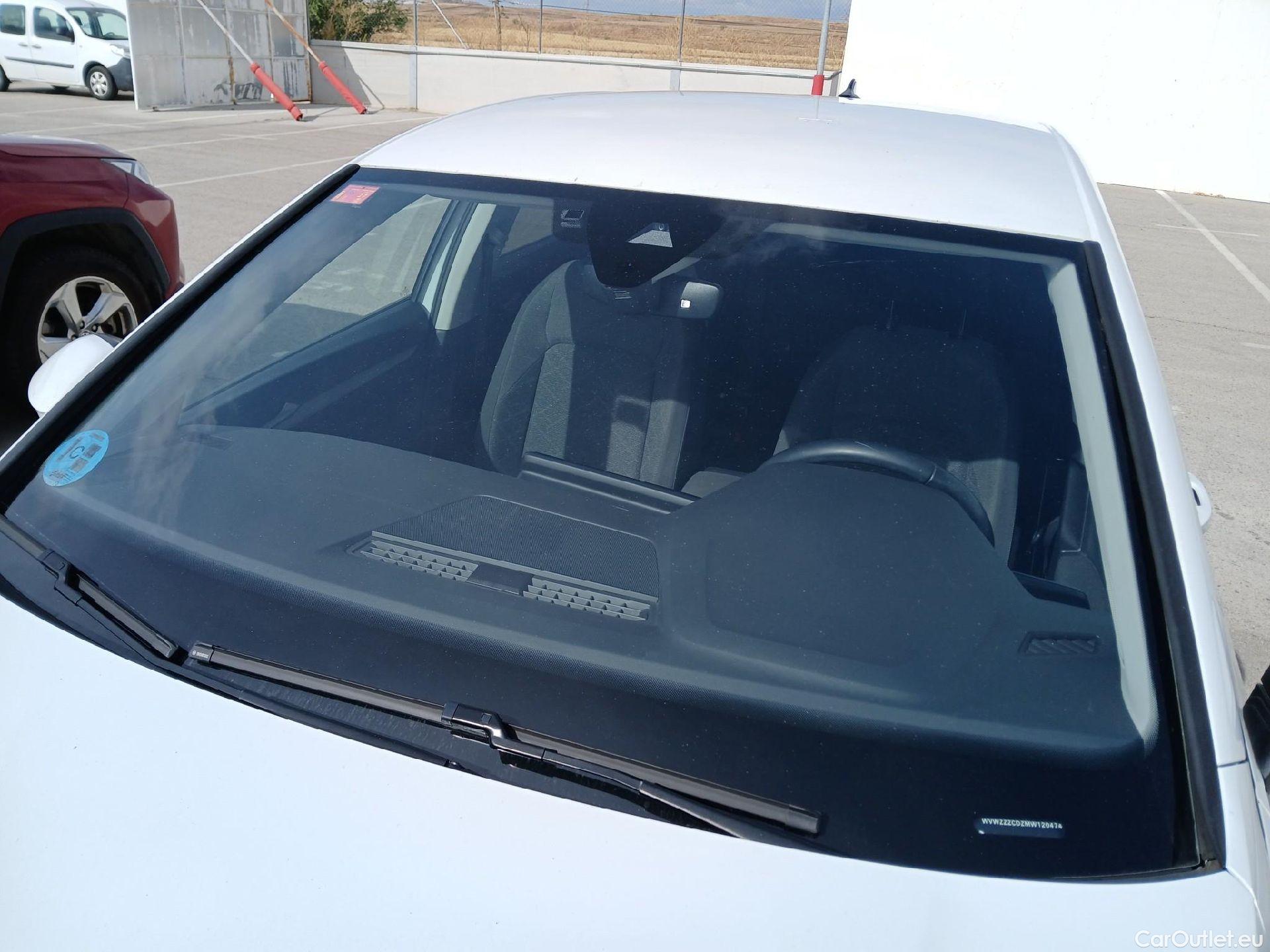 Volkswagen  Golf  VOLKSWAGEN / 2020 / 5P / berlina con portón Life 2.0 TDI 85kW (115CV) #11