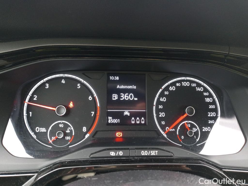Volkswagen  Polo VOLKSWAGEN  / 2017 / 5P / berlina con portón Advance 1.0 TSI 70kW (95CV) #4