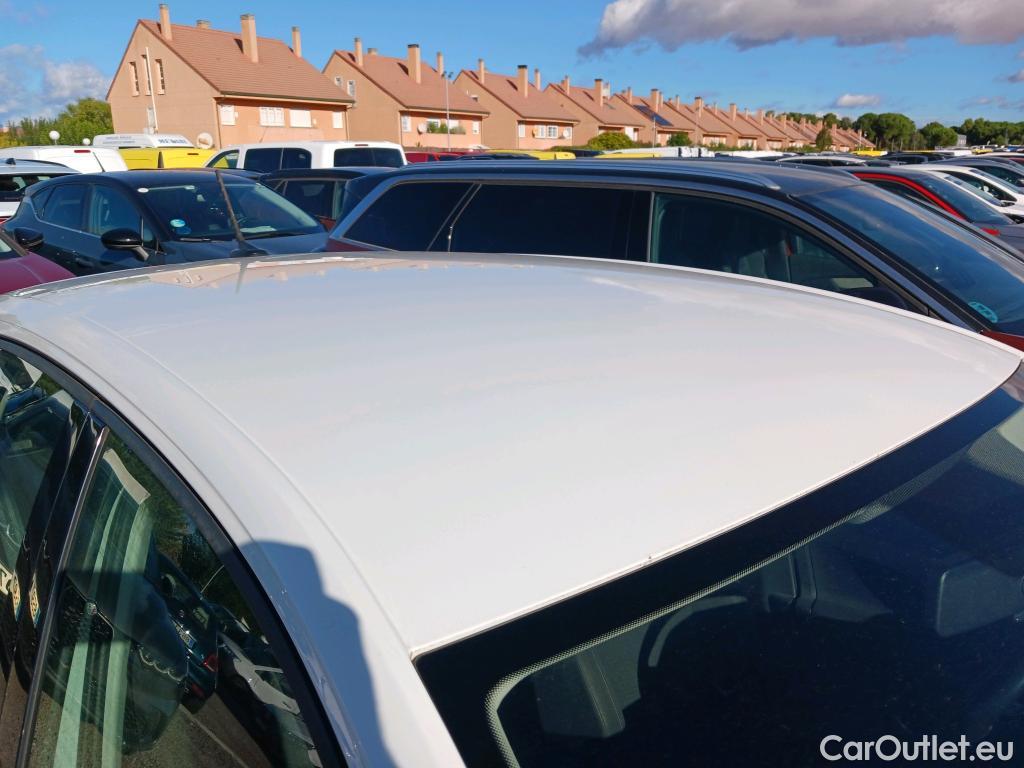 Volkswagen  Polo VOLKSWAGEN  / 2017 / 5P / berlina con portón Advance 1.0 TSI 70kW (95CV) #2