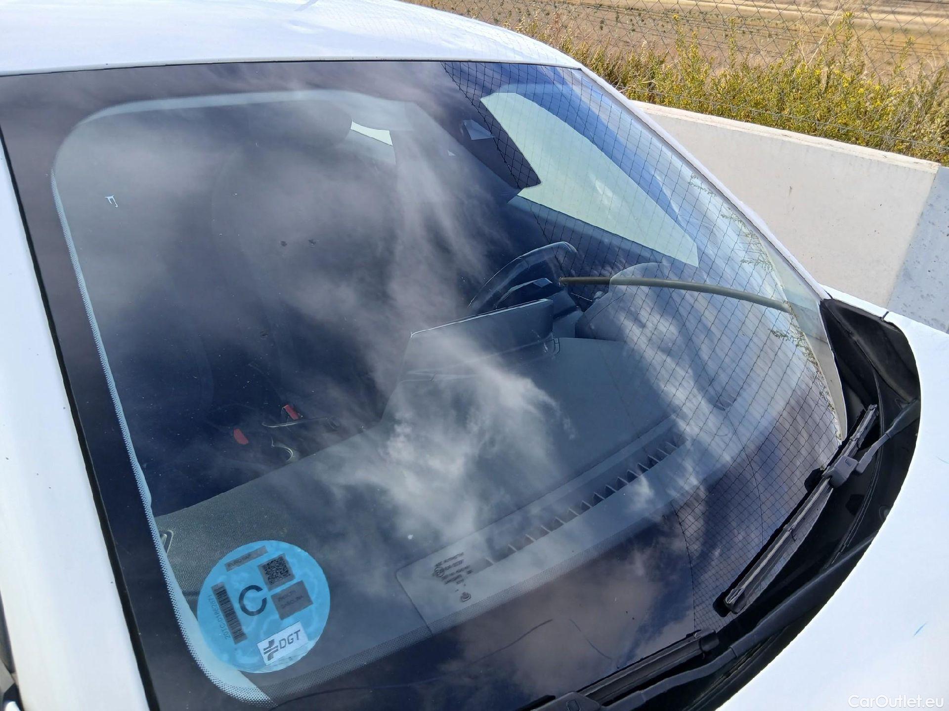  Peugeot  2008 PEUGEOT  / 2019 / 5P / todoterreno Active Puretech 100 S&S BVM6 #11