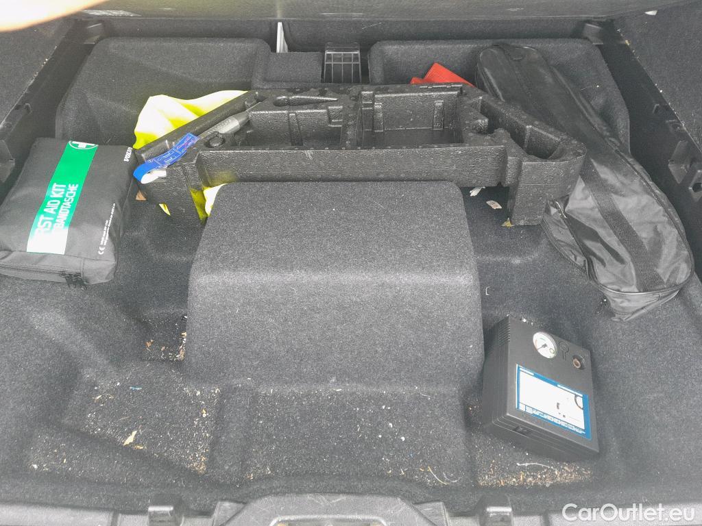 Volvo  XC 40 VOLVO XC40 / 2017 / 5P / todoterreno 1.5 T4 Twin Recharge Inscription Ex Auto #10