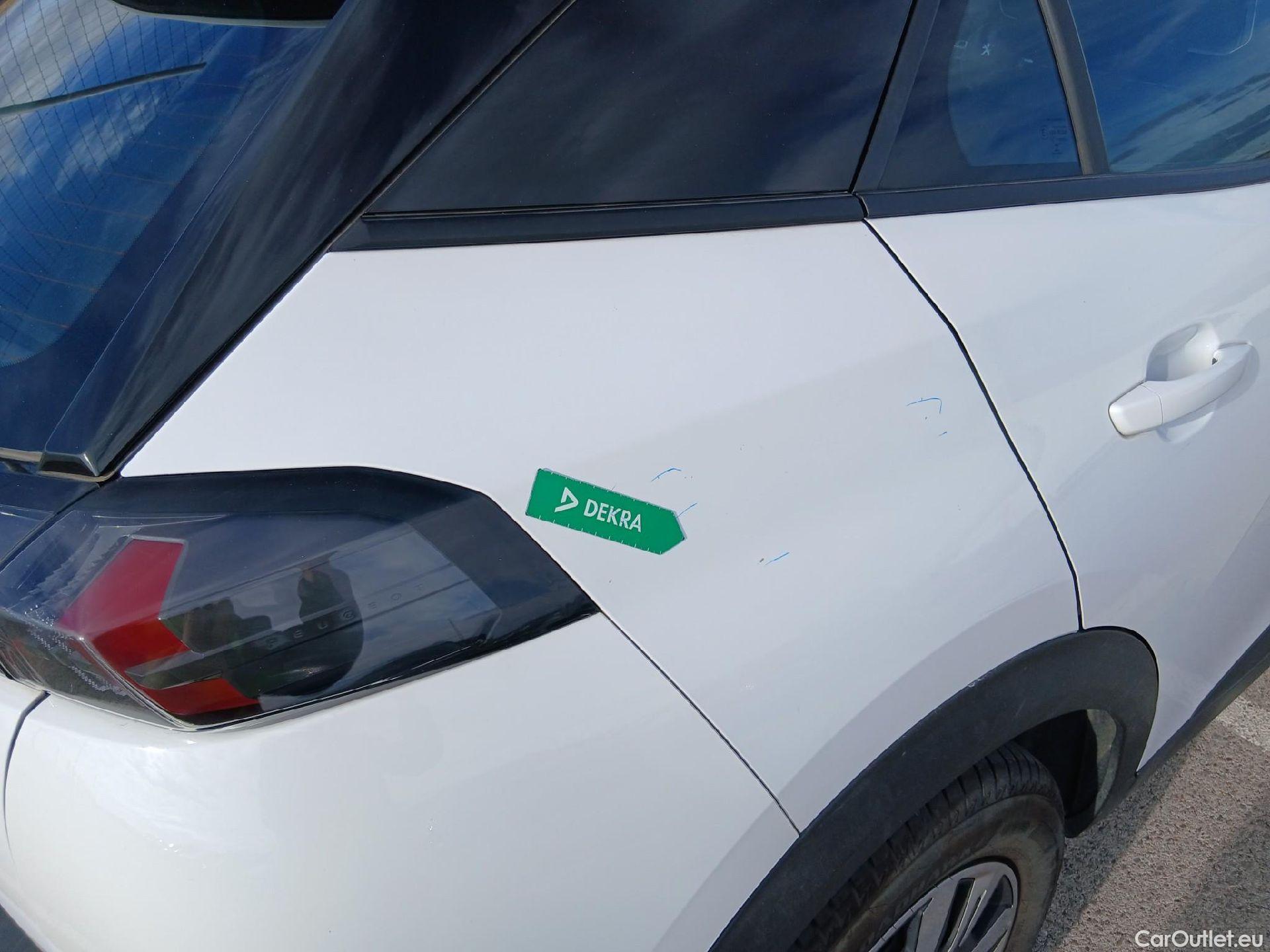  Peugeot  2008 PEUGEOT  / 2019 / 5P / todoterreno Active Puretech 100 S&S BVM6 #32