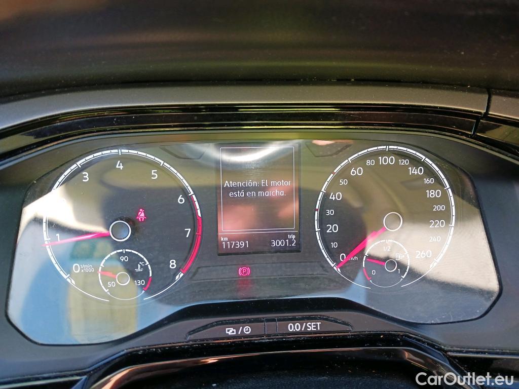 Volkswagen  Polo VOLKSWAGEN  / 2017 / 5P / berlina con portón Advance 1.0 TSI 70kW (95CV) #4