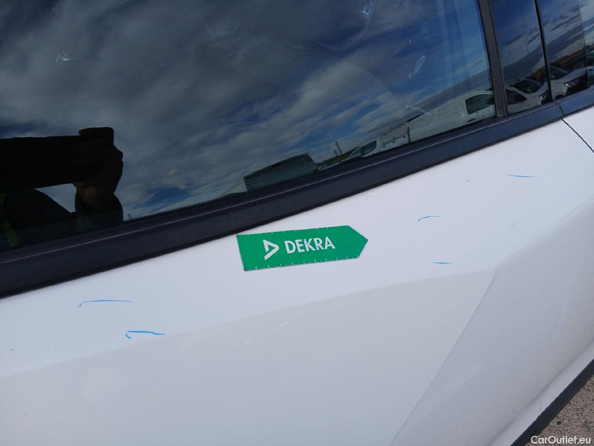  Peugeot  2008 PEUGEOT  / 2019 / 5P / todoterreno Active Puretech 100 S&S BVM6 #36