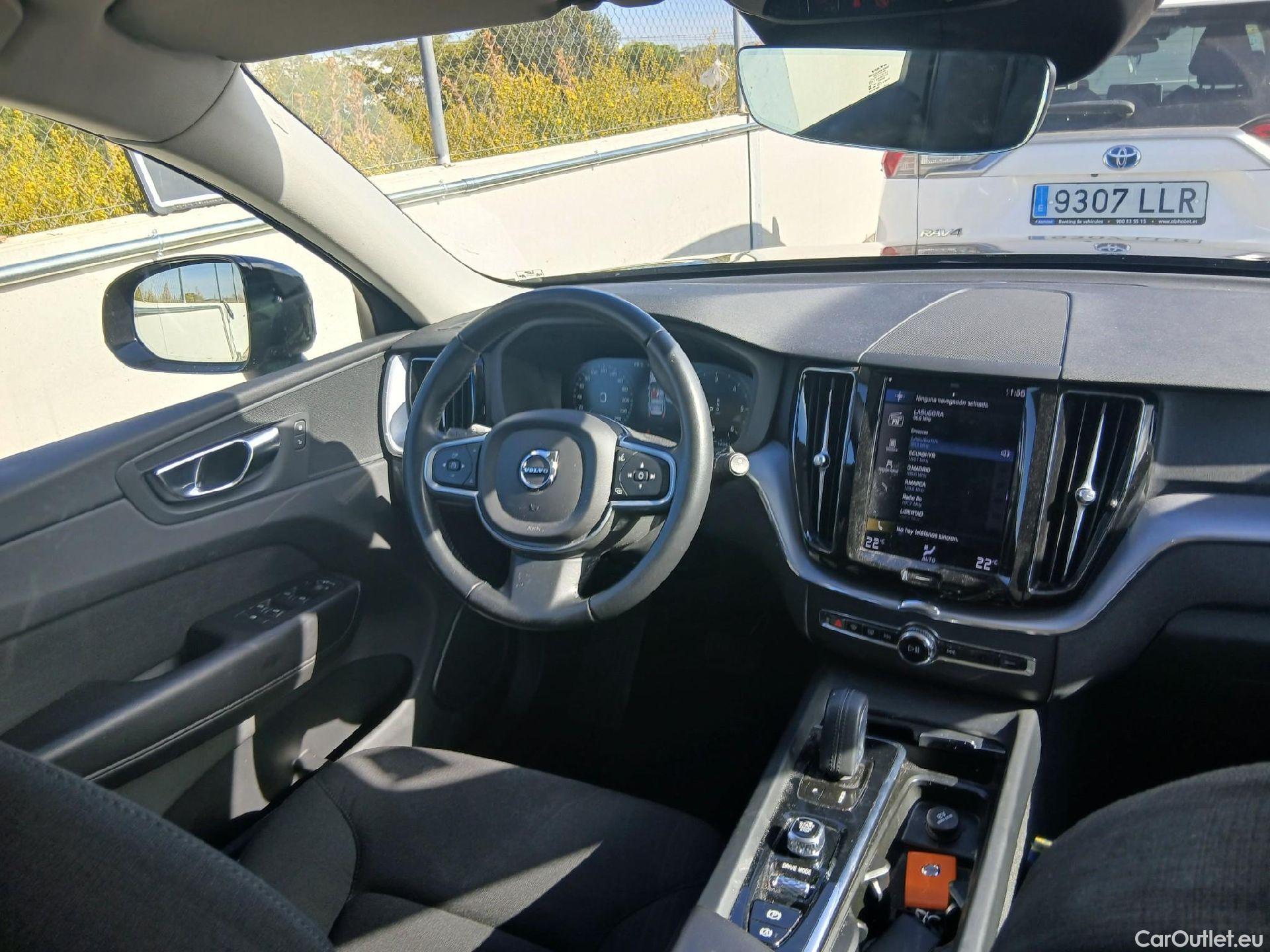 Volvo  XC60 VOLVO  / 2017 / 5P / todoterreno 2.0 B4 D Momentum Auto #3