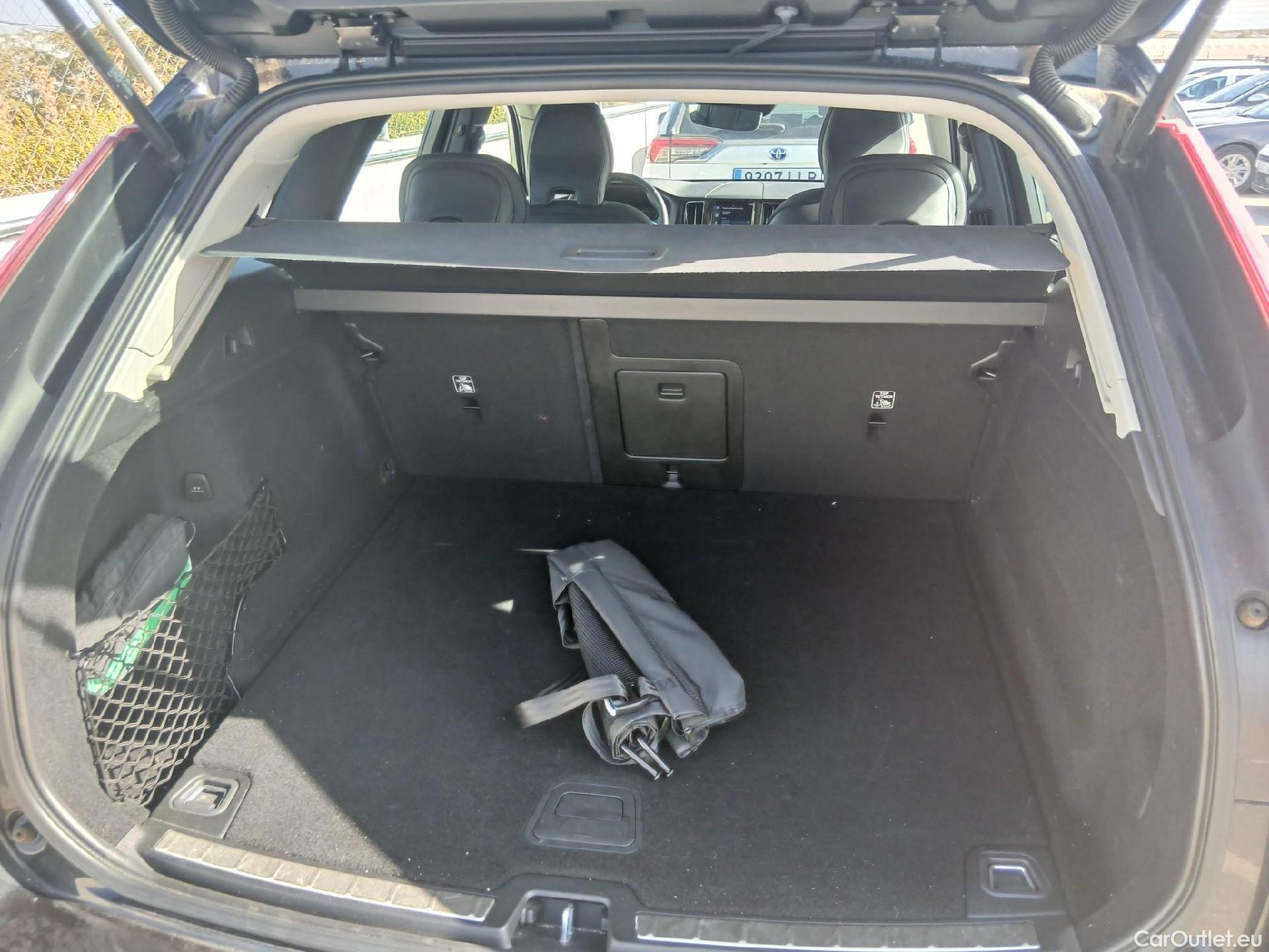 Volvo  XC60 VOLVO  / 2017 / 5P / todoterreno 2.0 B4 D Momentum Auto #8
