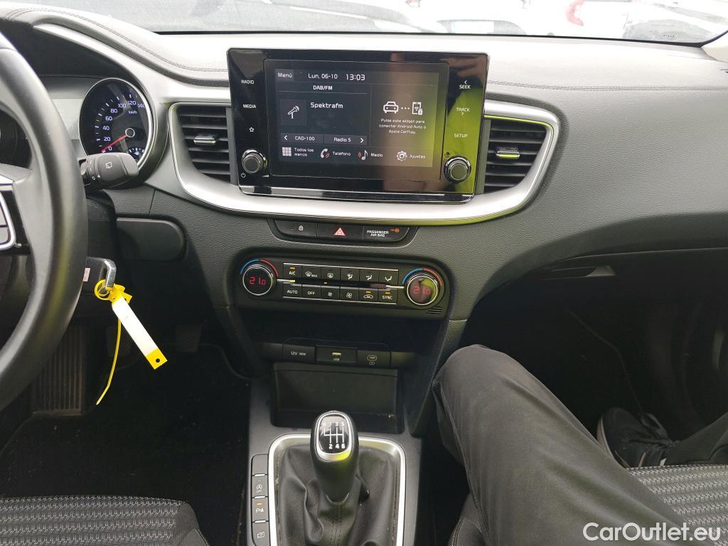 KIA  XCeed KIA  / 2022 / 5P / todoterreno 1.0 T-GDi Drive 88kW (120CV) #13