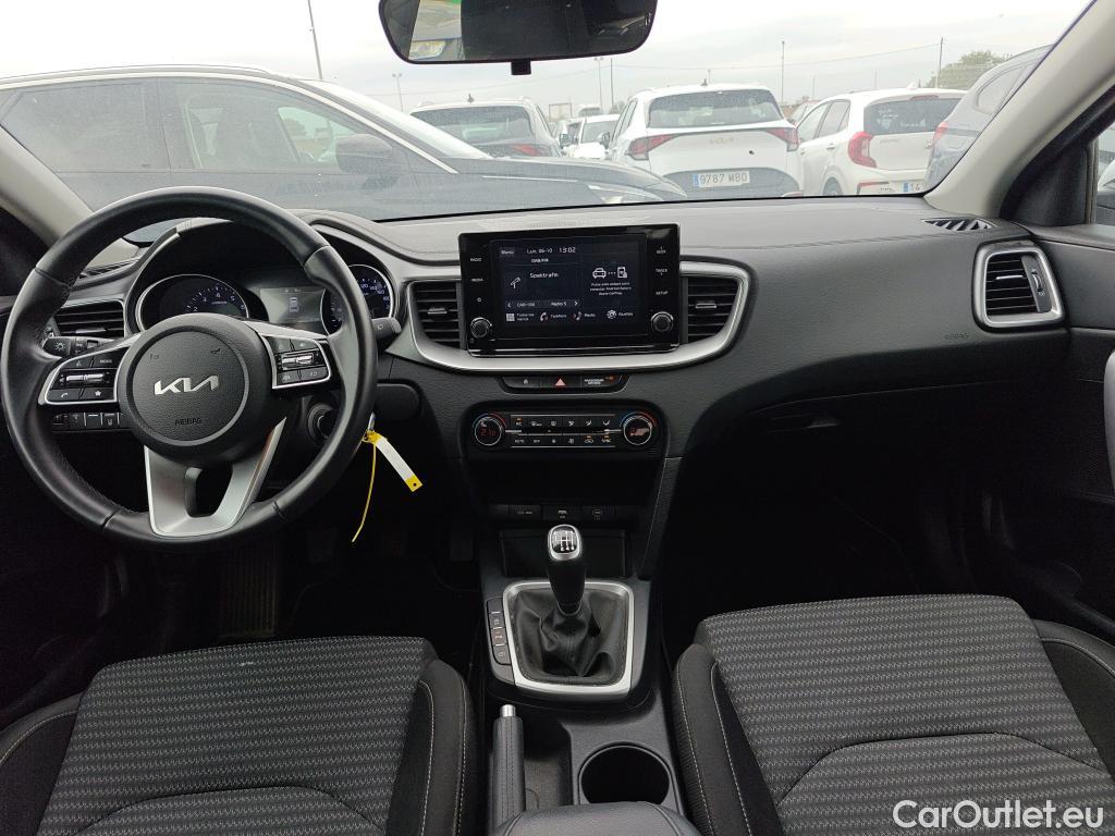 KIA  XCeed KIA  / 2022 / 5P / todoterreno 1.0 T-GDi Drive 88kW (120CV) #3