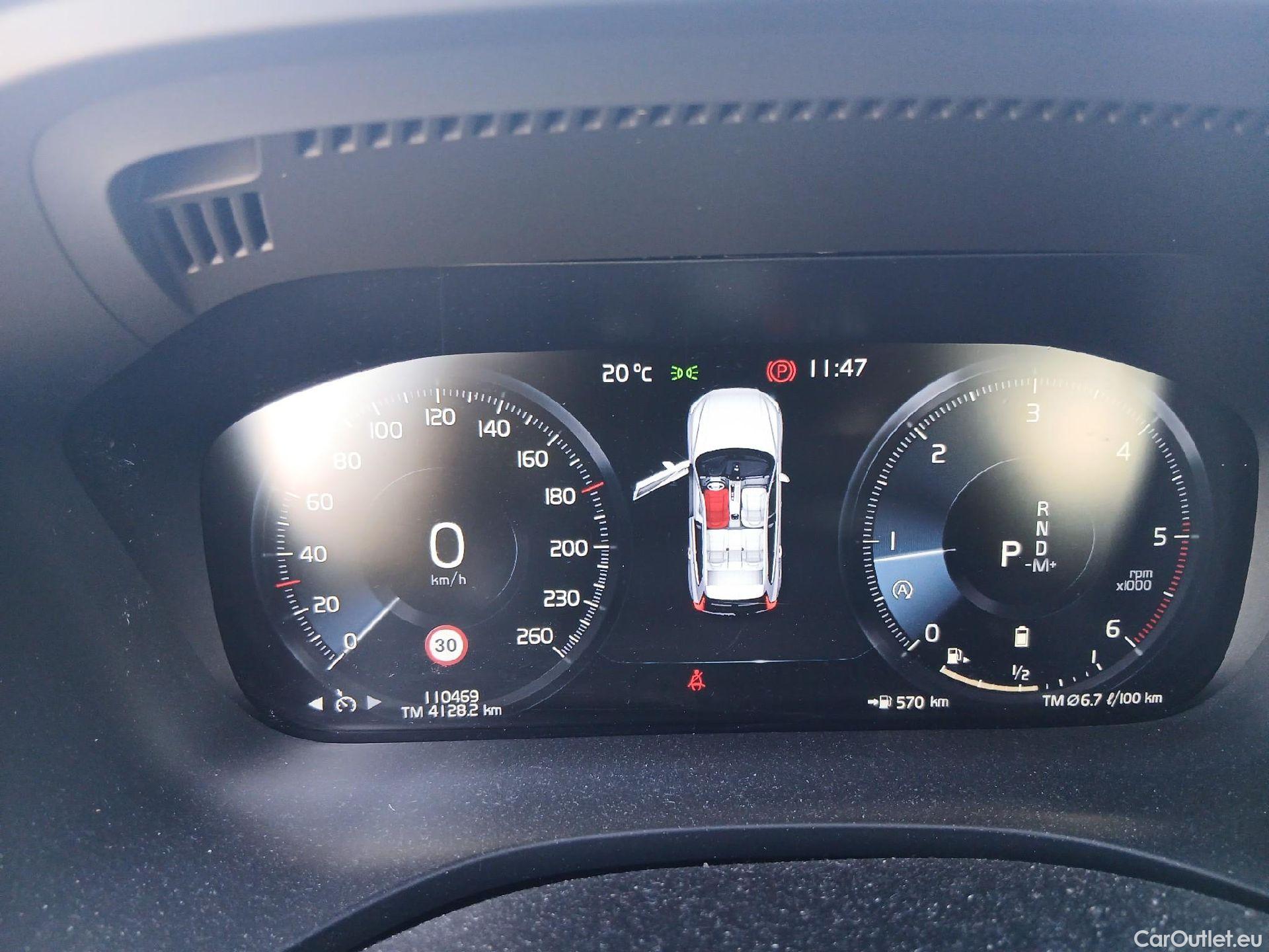 Volvo  XC60 VOLVO  / 2017 / 5P / todoterreno 2.0 B4 D Momentum Auto #4
