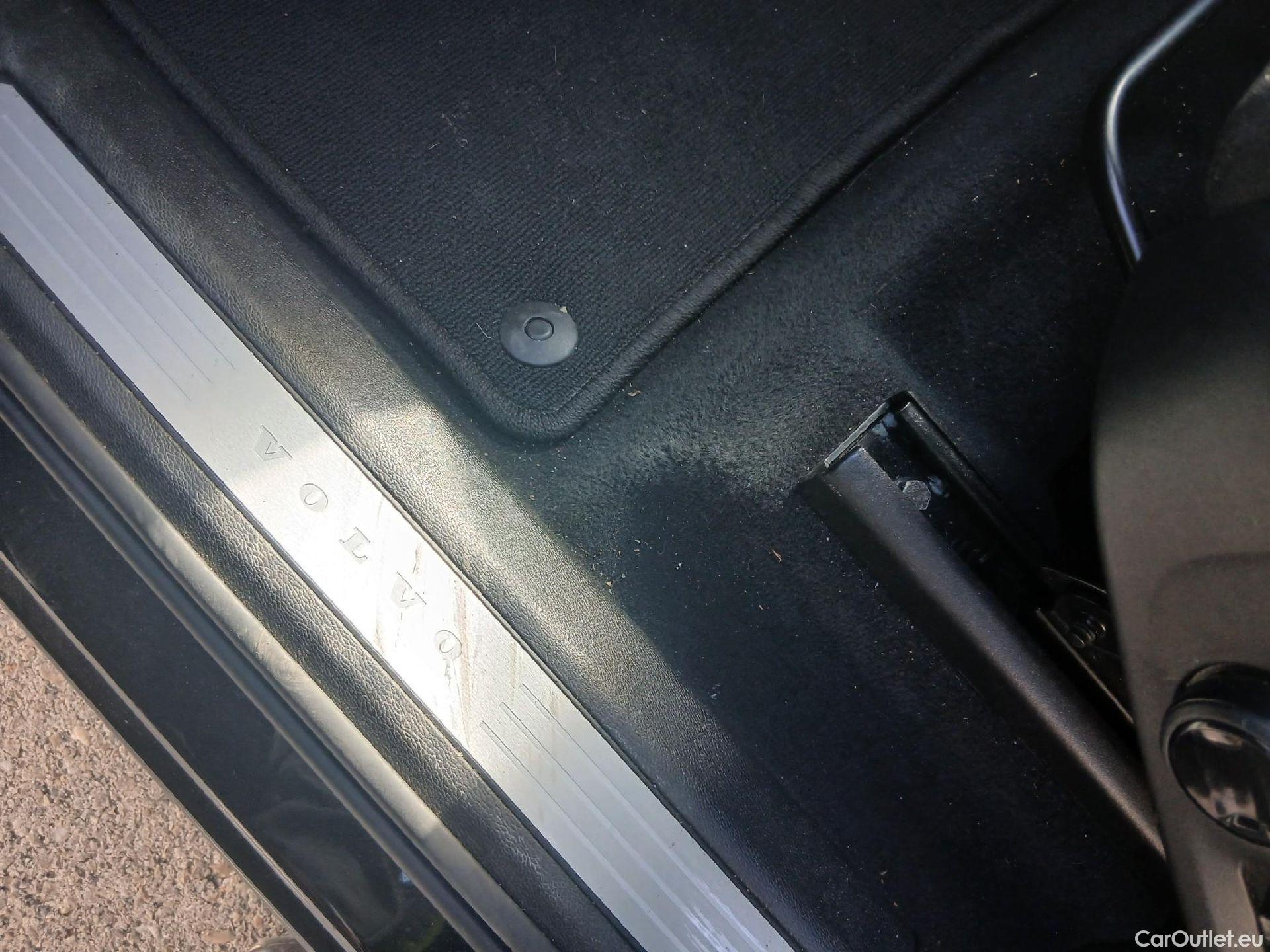 Volvo  XC60 VOLVO  / 2017 / 5P / todoterreno 2.0 B4 D Momentum Auto #1
