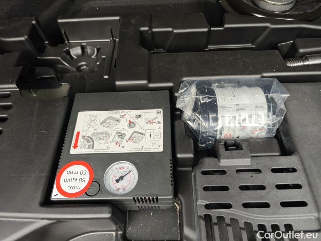 Land Rover  Discovery MERCEDES-BENZ CLA / 2019 / 4P / coupé CLA 180 #10