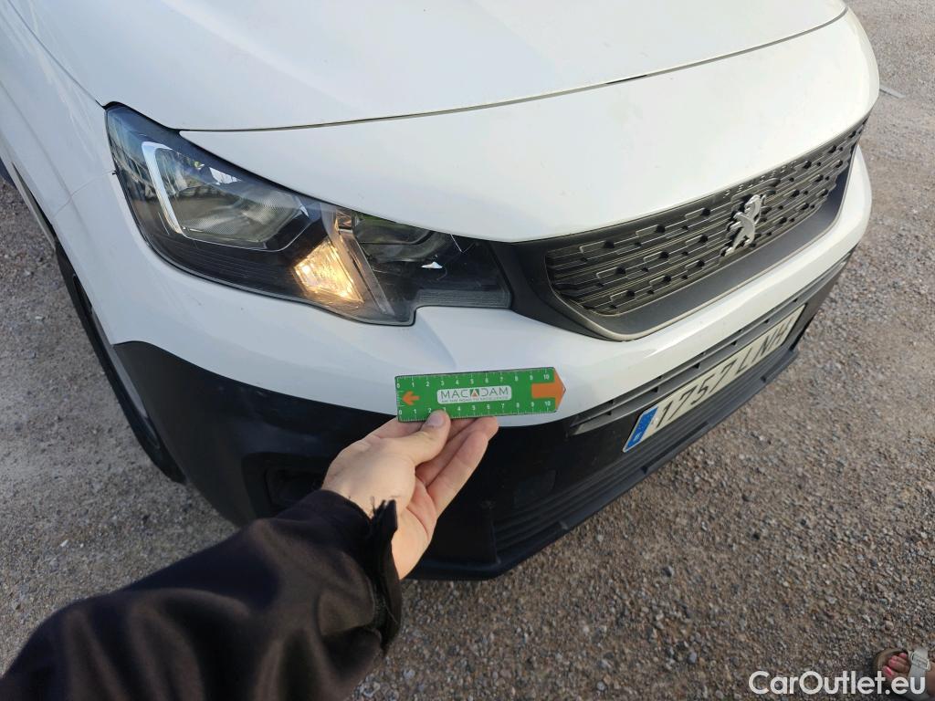 Peugeot  Partner PEUGEOT  / 2018 / 4P / furgón derivado de turismo Premium Standard 600kg BlueHDi 73kW #43
