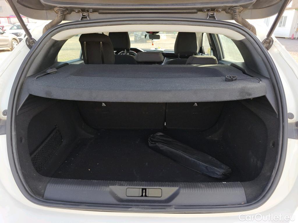 Peugeot  308 PEUGEOT  / 2021 / 5P / berlina con portón 5P Active Pack BlueHDi 130 S&S MAN (AC2) #8