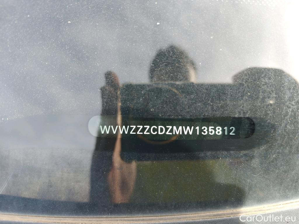 Volkswagen  Golf  VOLKSWAGEN / 2020 / 5P / berlina con portón Life 2.0 TDI 85kW (115CV) #18