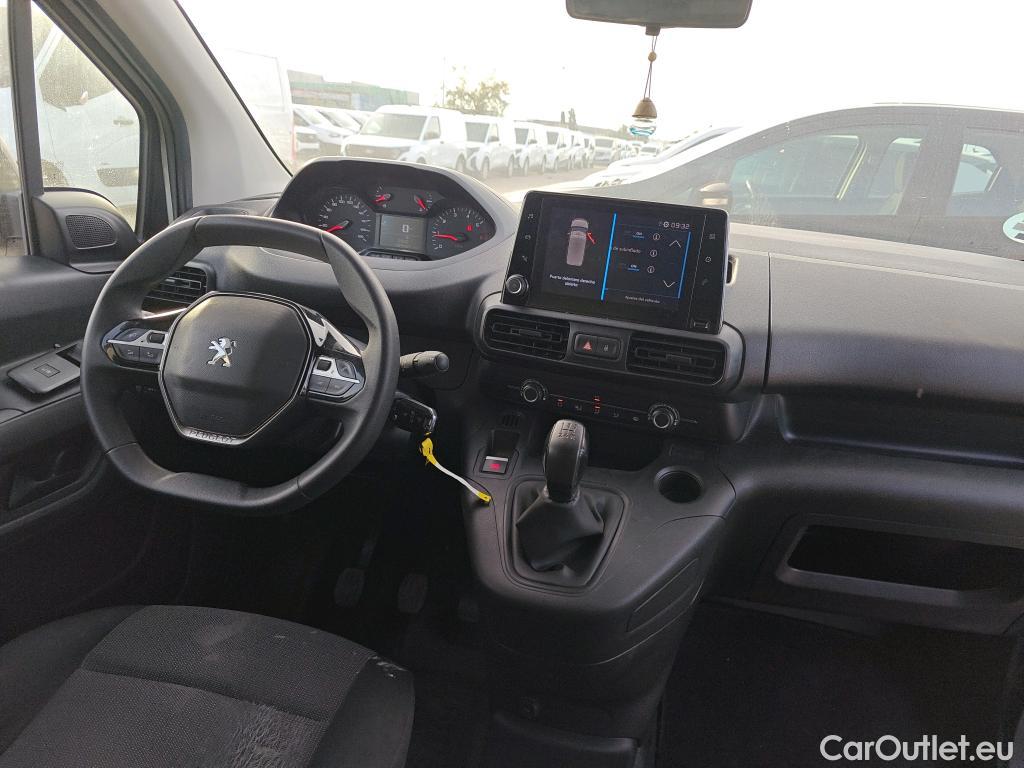 Peugeot  Partner PEUGEOT  / 2018 / 4P / furgón derivado de turismo Premium Standard 600kg BlueHDi 73kW #3