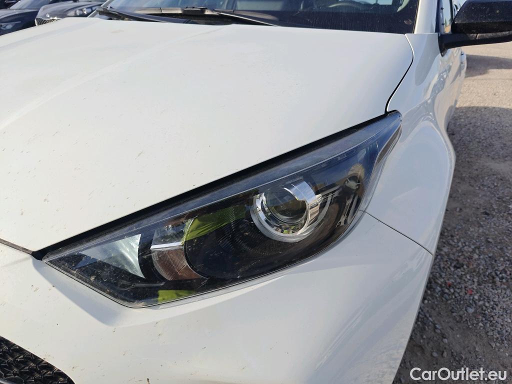 Toyota  Yaris MAZDA Mazda2 / 2019 / 5P / berlina con portón 1.5 85 kW (116 CV) CVT Centre-line (AC) #15