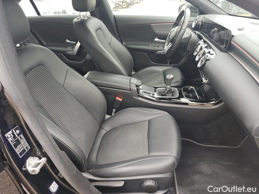 Land Rover  Discovery MERCEDES-BENZ CLA / 2019 / 4P / coupé CLA 180 #6