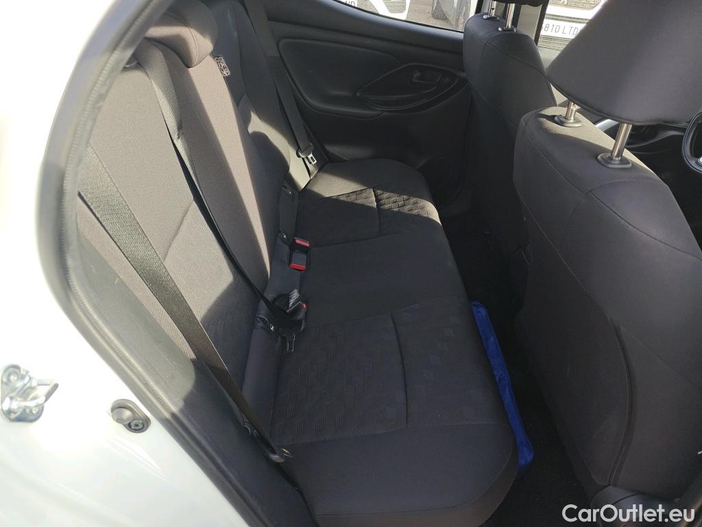 Toyota  Yaris MAZDA Mazda2 / 2019 / 5P / berlina con portón 1.5 85 kW (116 CV) CVT Centre-line (AC) #7