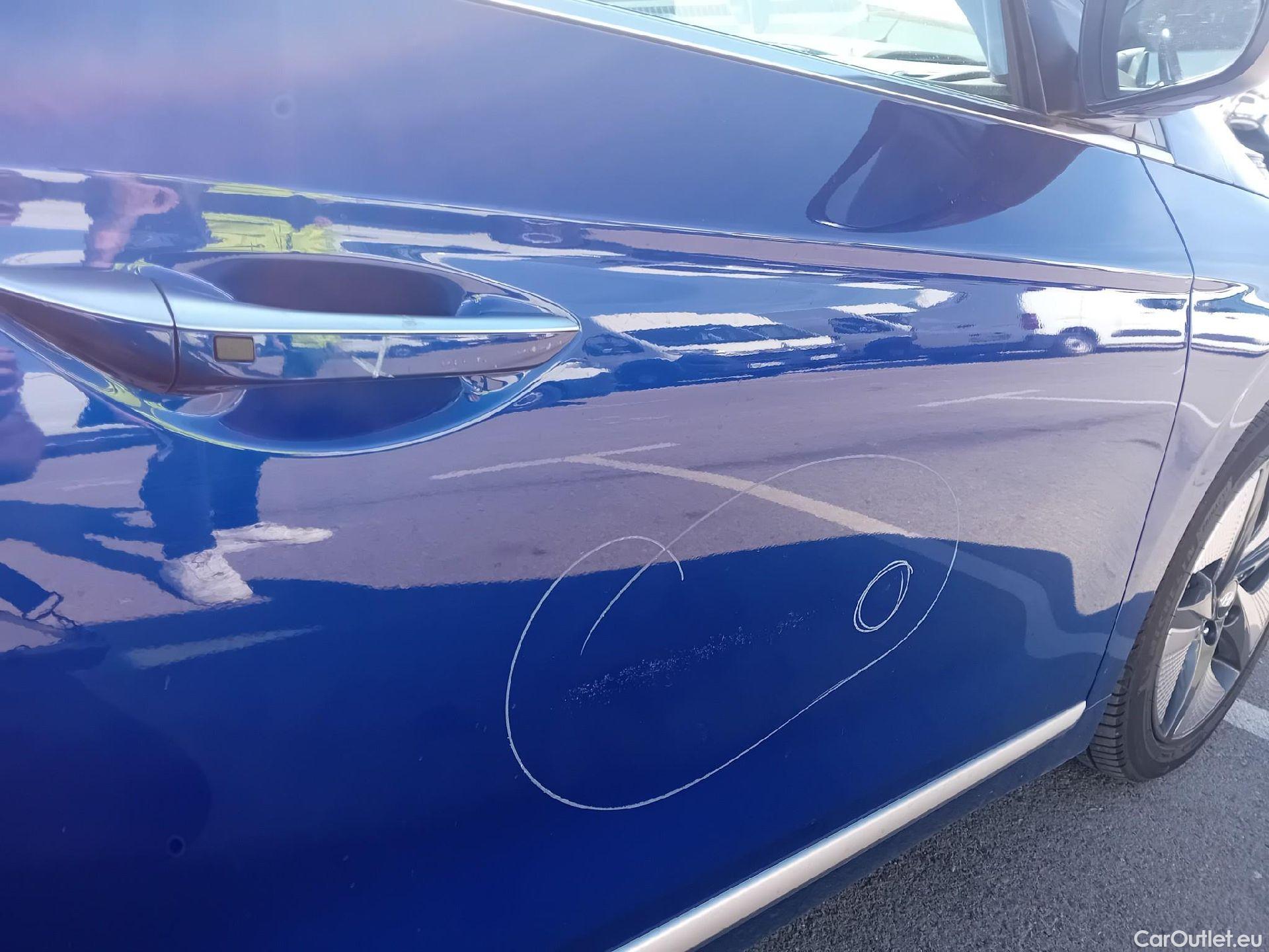 Hyundai   Ioniq HYUNDAI / 2019 / 5P / berlina con portón 1.6 GDI HEV Tecno DCT #40