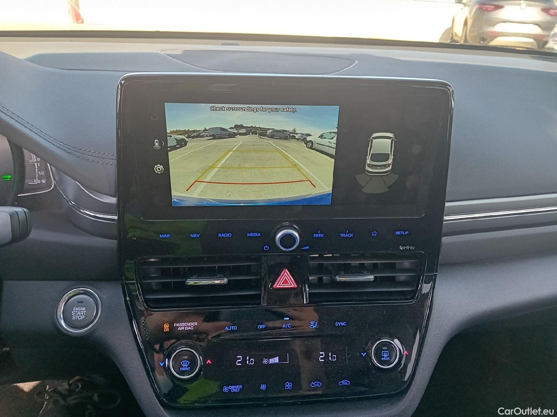 Hyundai   Ioniq HYUNDAI / 2019 / 5P / berlina con portón 1.6 GDI HEV Tecno DCT #14