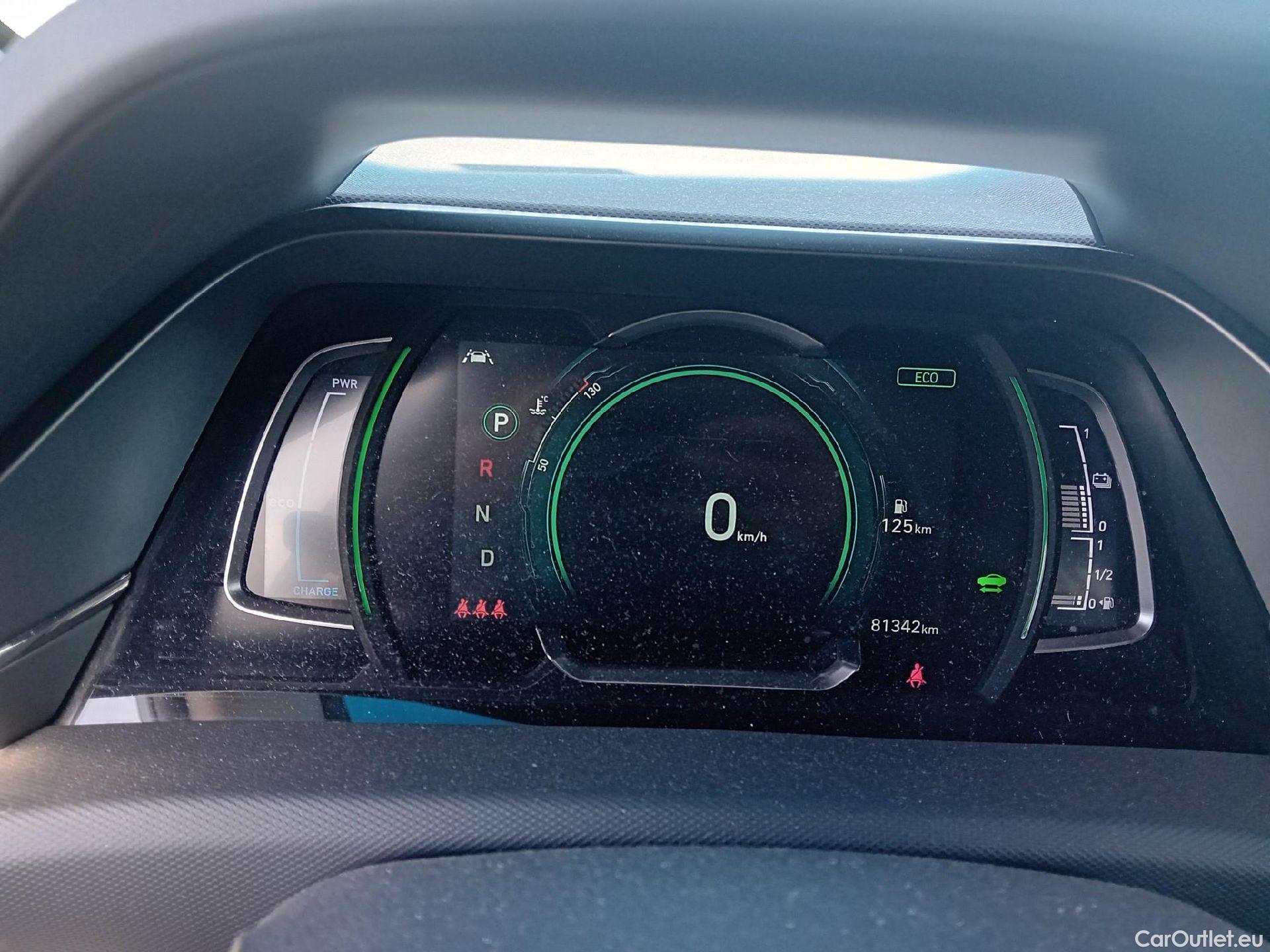Hyundai   Ioniq HYUNDAI / 2019 / 5P / berlina con portón 1.6 GDI HEV Tecno DCT #4