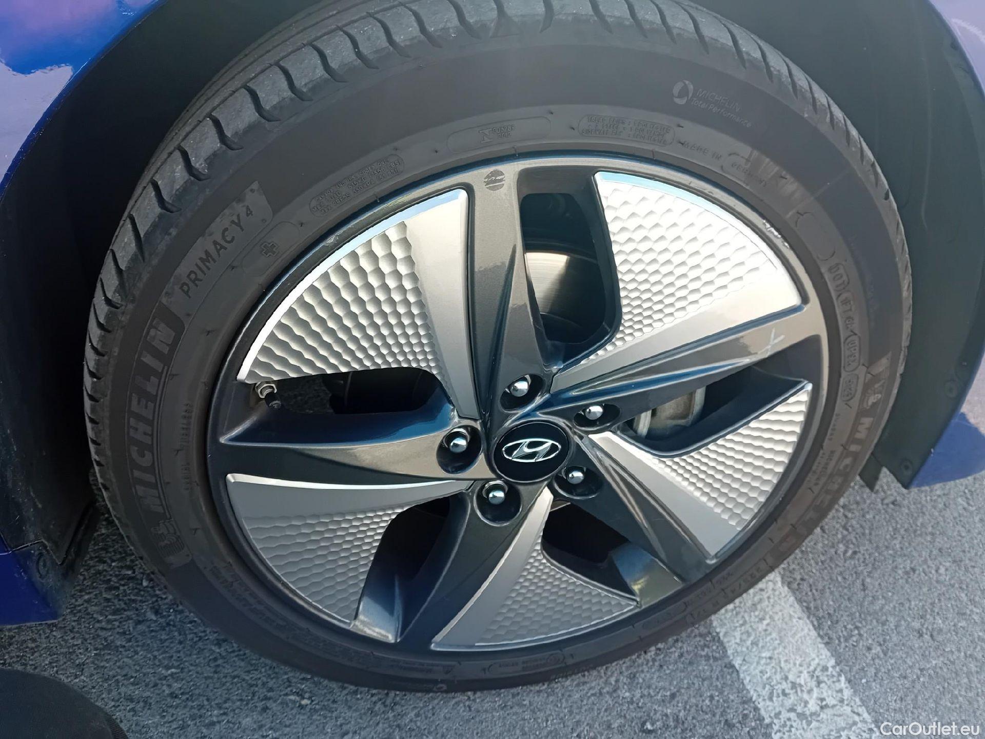 Hyundai   Ioniq HYUNDAI / 2019 / 5P / berlina con portón 1.6 GDI HEV Tecno DCT #37