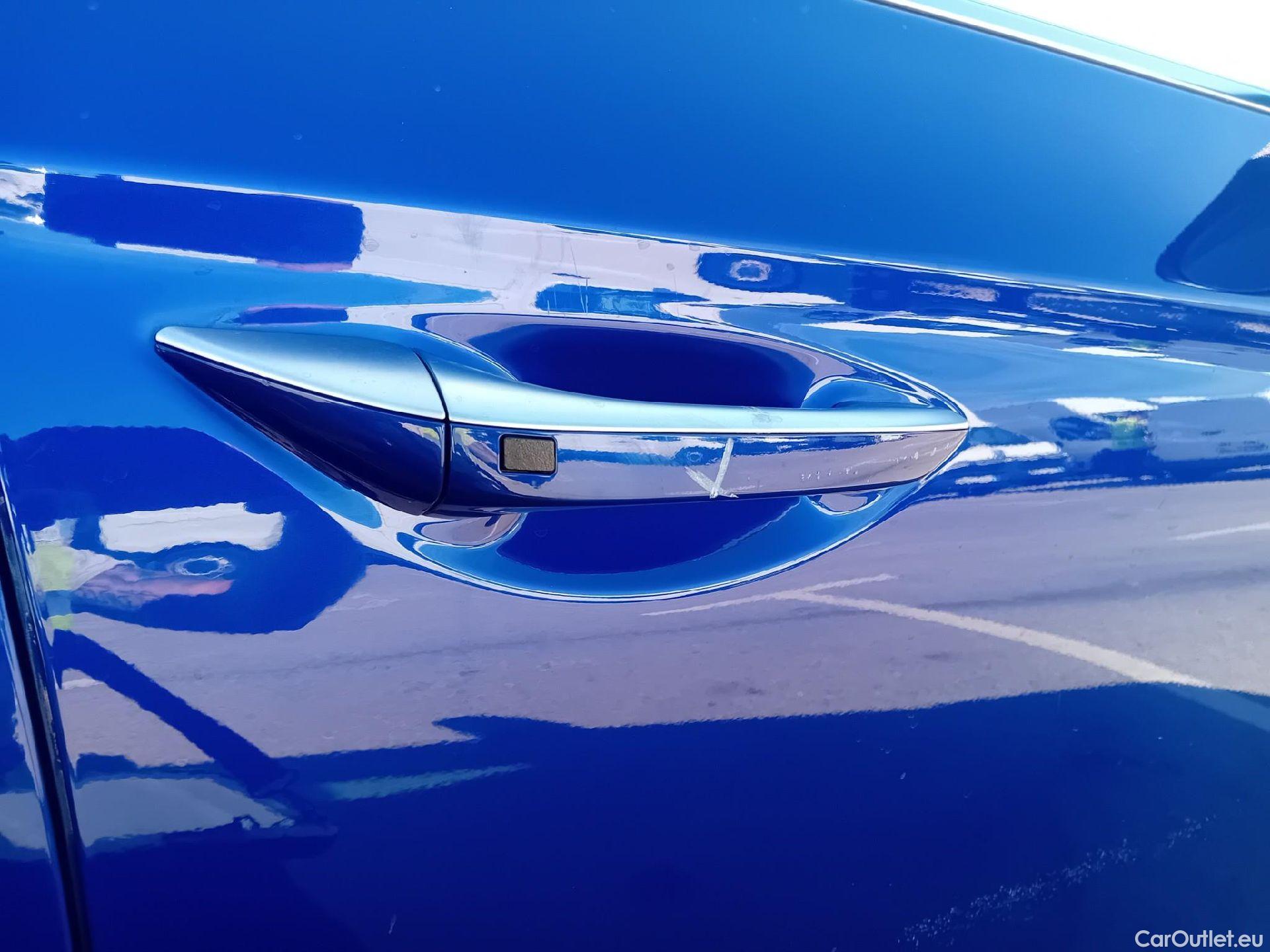 Hyundai   Ioniq HYUNDAI / 2019 / 5P / berlina con portón 1.6 GDI HEV Tecno DCT #36