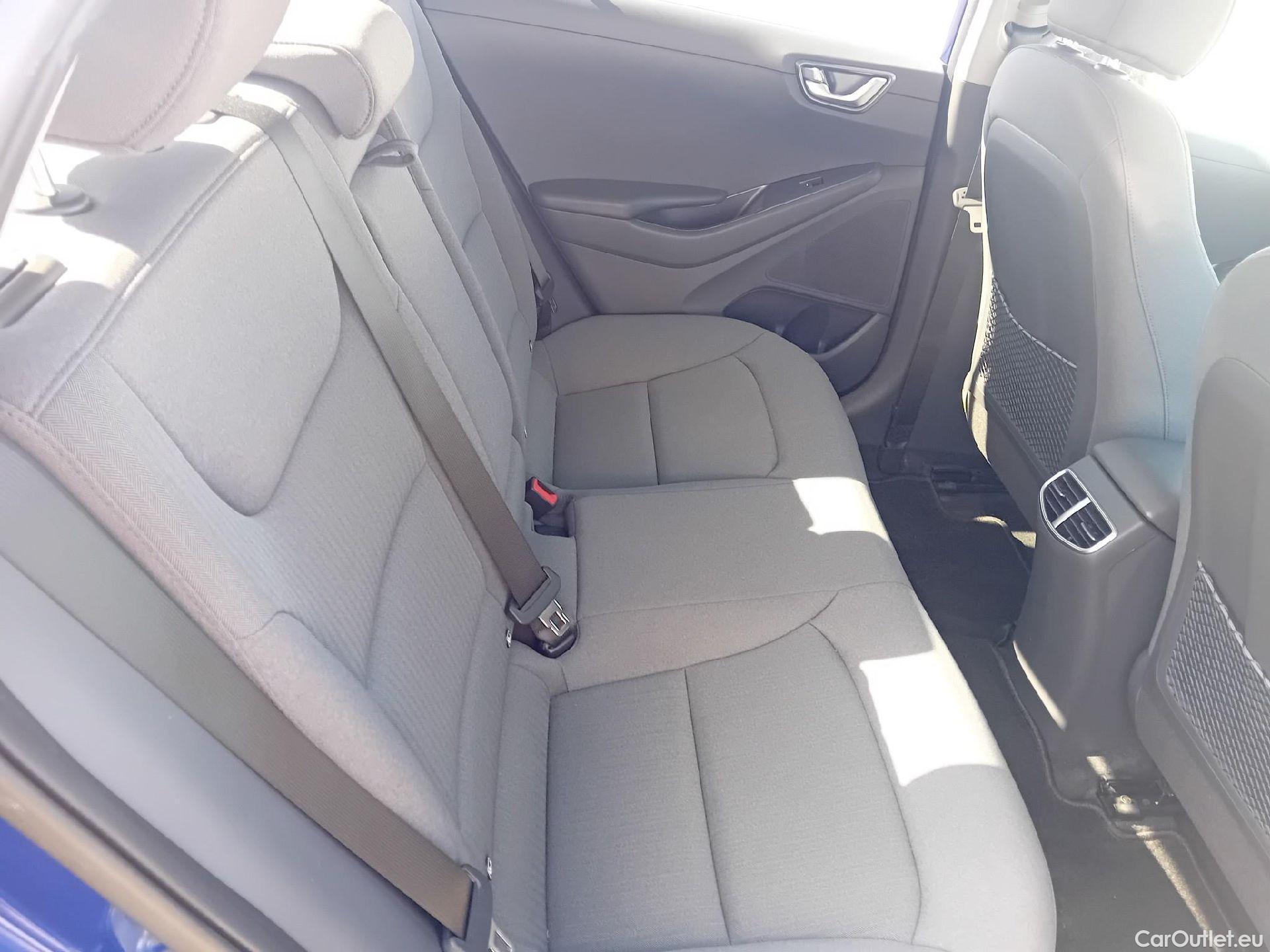 Hyundai   Ioniq HYUNDAI / 2019 / 5P / berlina con portón 1.6 GDI HEV Tecno DCT #7