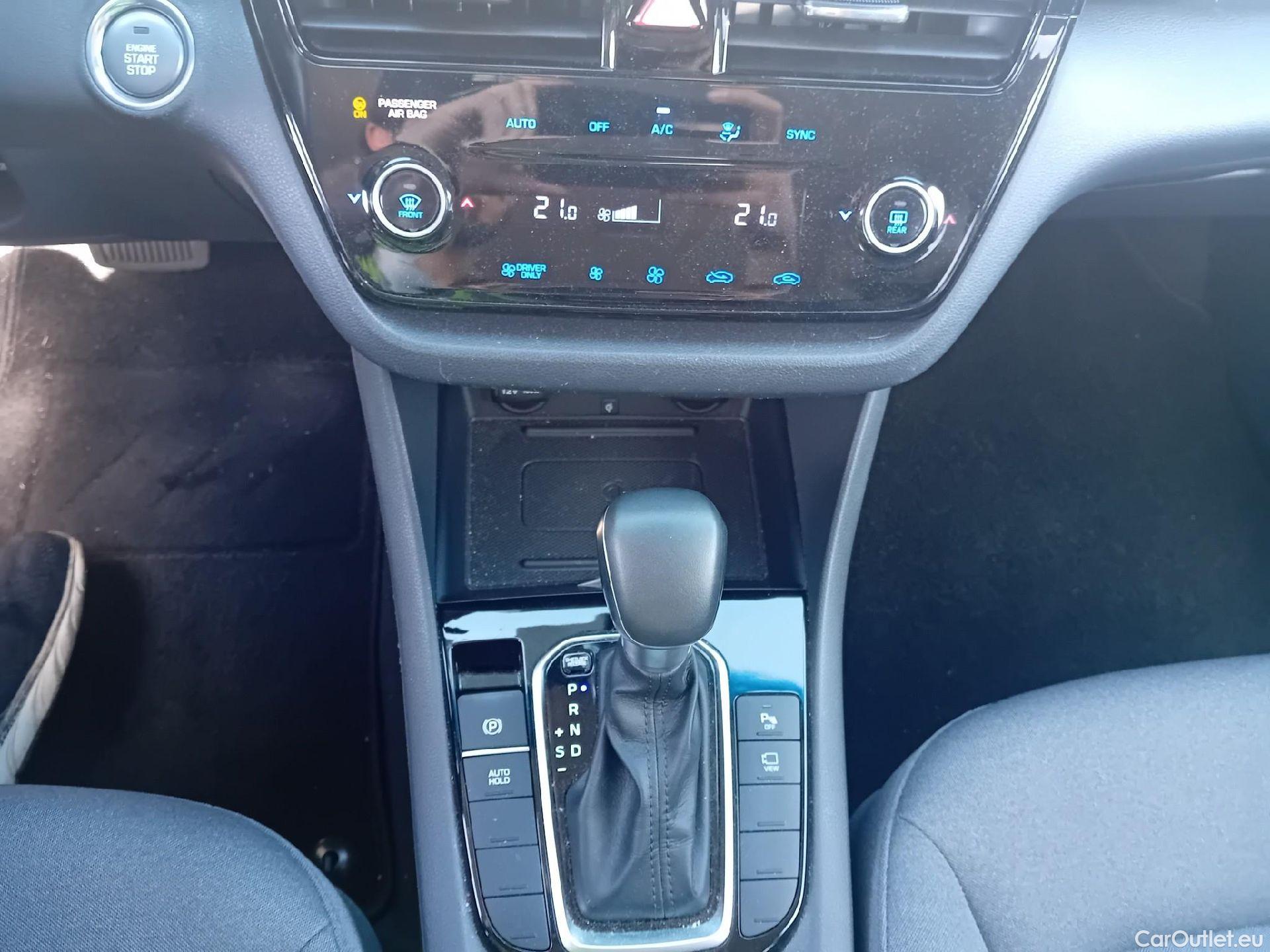 Hyundai   Ioniq HYUNDAI / 2019 / 5P / berlina con portón 1.6 GDI HEV Tecno DCT #16