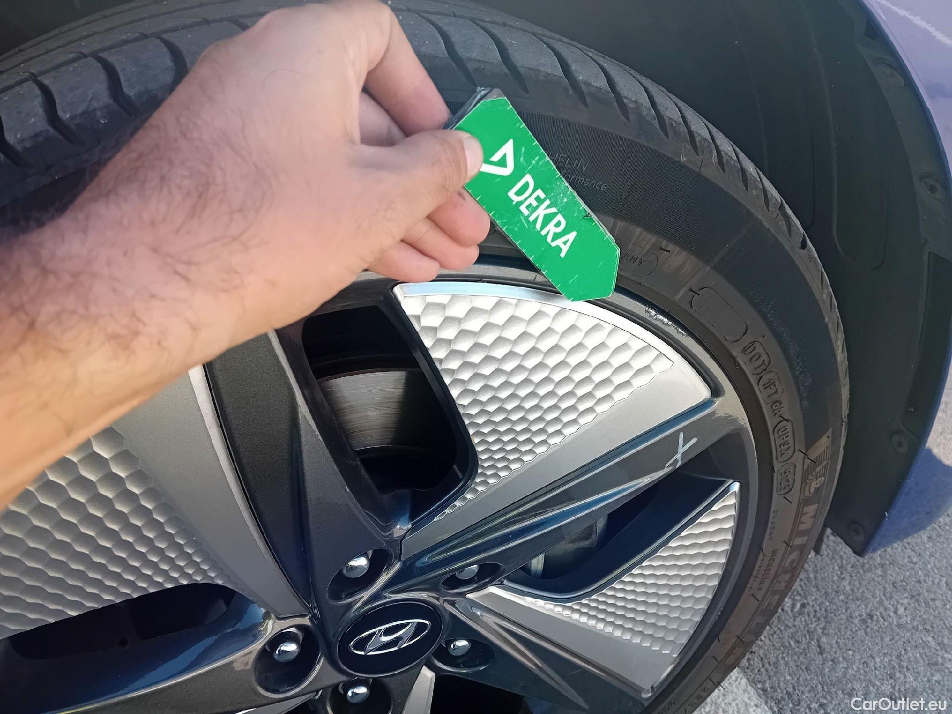 Hyundai   Ioniq HYUNDAI / 2019 / 5P / berlina con portón 1.6 GDI HEV Tecno DCT #38