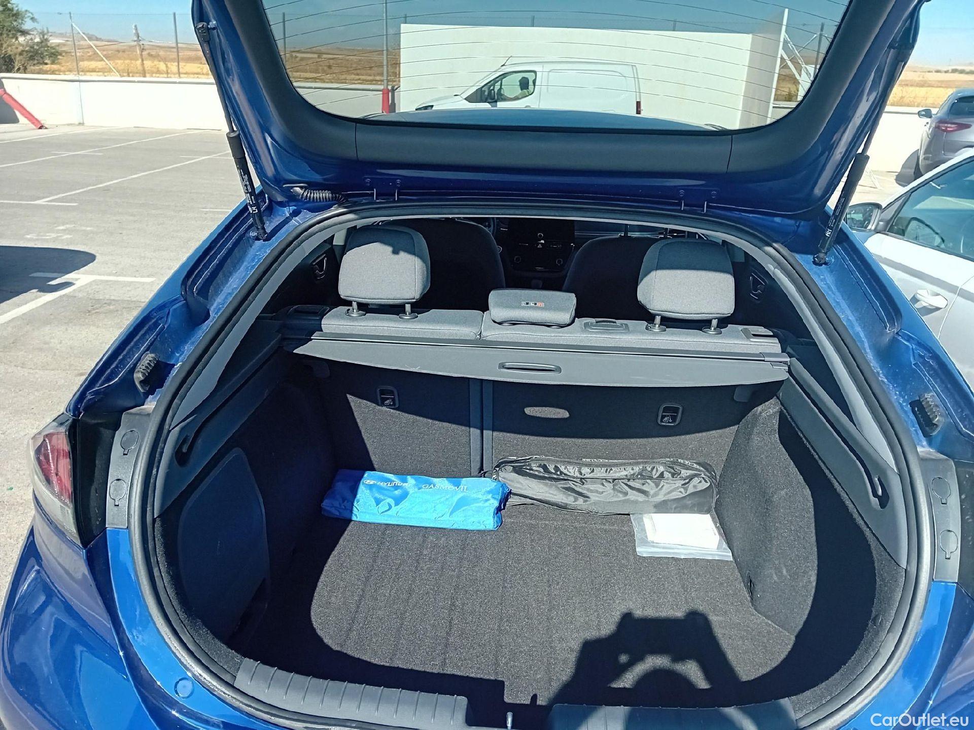 Hyundai   Ioniq HYUNDAI / 2019 / 5P / berlina con portón 1.6 GDI HEV Tecno DCT #8