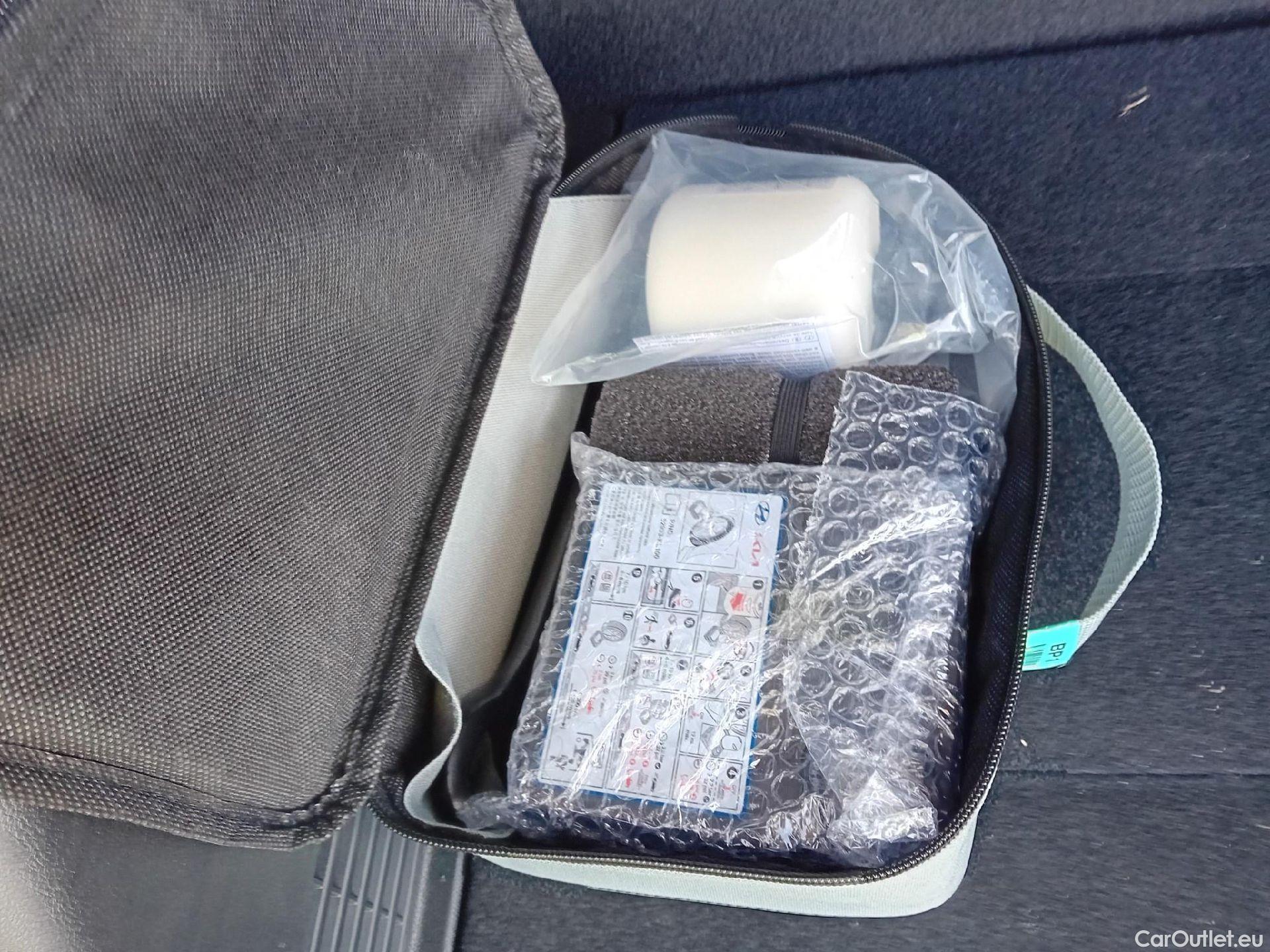 Hyundai  Konna HYUNDAI Kona / 2023 / 5P / todoterreno 1.6 GDI HEV Maxx DCT #15
