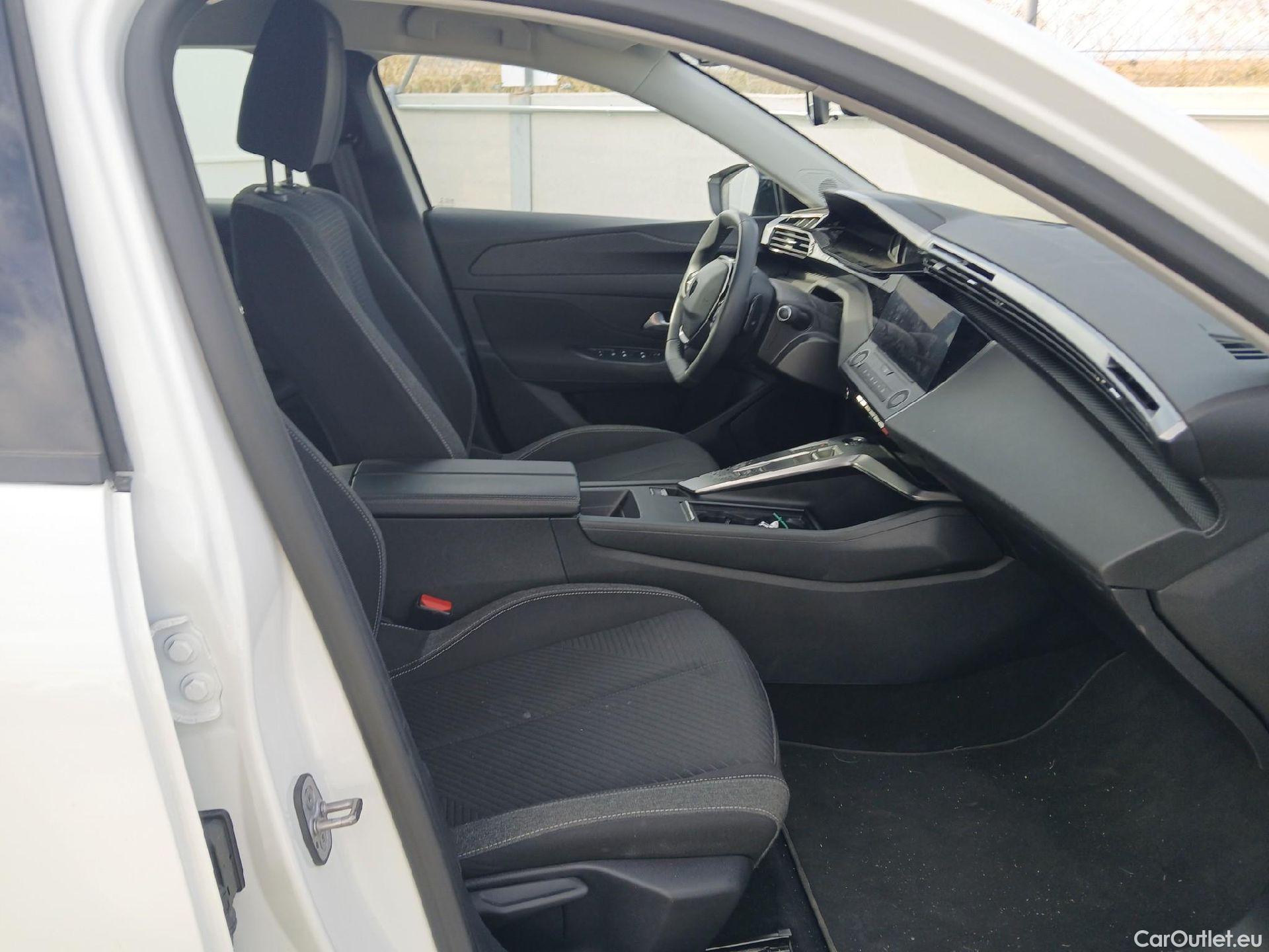 Peugeot  308 PEUGEOT  / 2021 / 5P / familiar SW Active Pack BlueHDi 130 S&S EAT8 #6