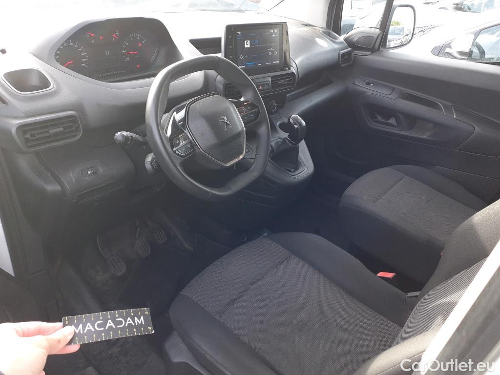 Peugeot  Partner PEUGEOT  / 2018 / 4P / furgón derivado de turismo Premium Standard 600kg BlueHDi 73kW #49