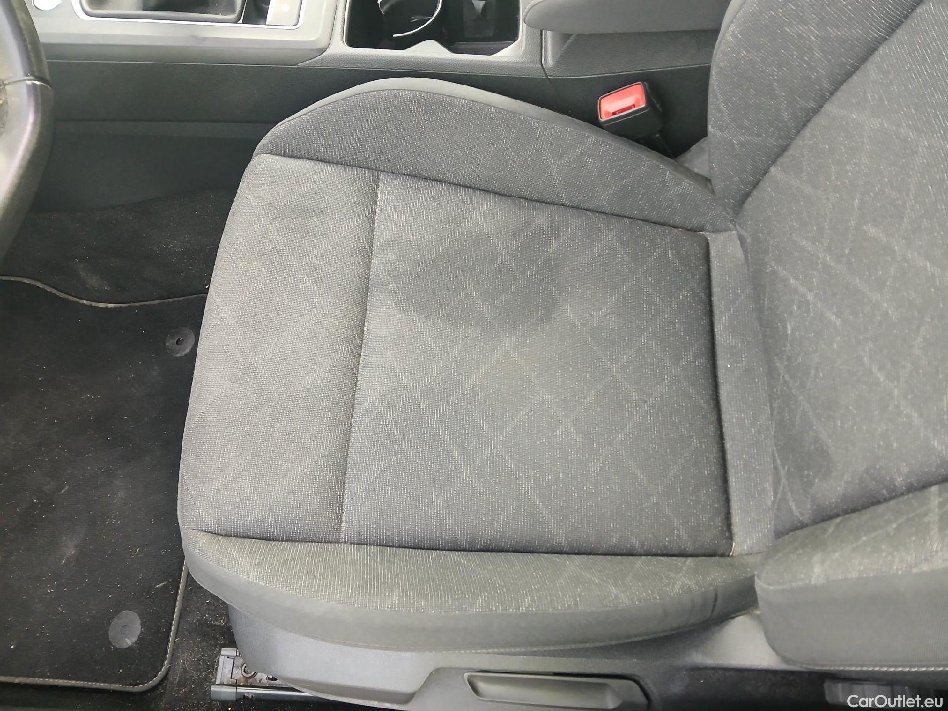 Volkswagen  Golf  VOLKSWAGEN / 2020 / 5P / familiar Life 2.0 TDI 85kW (115CV) Variant #5