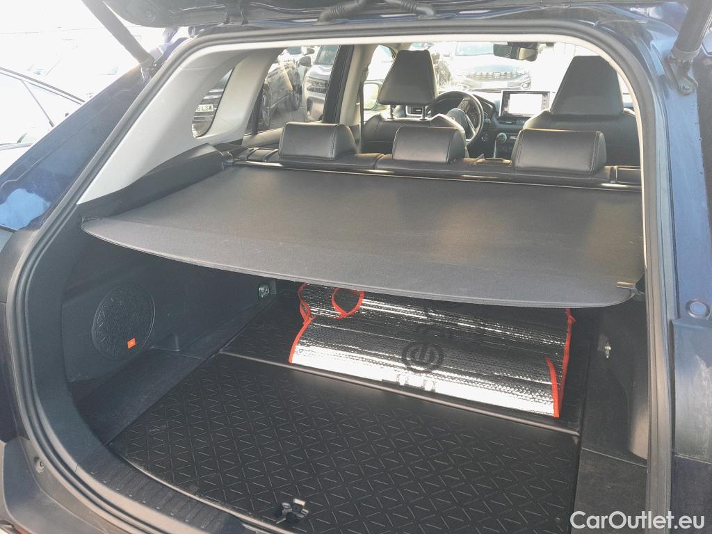 Toyota  RAV4 TOYOTA  / 2018 / 5P / todoterreno 2.5l 220H Luxury #8