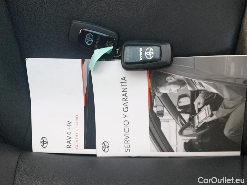 Toyota  RAV4 TOYOTA  / 2018 / 5P / todoterreno 2.5l 220H Luxury #9