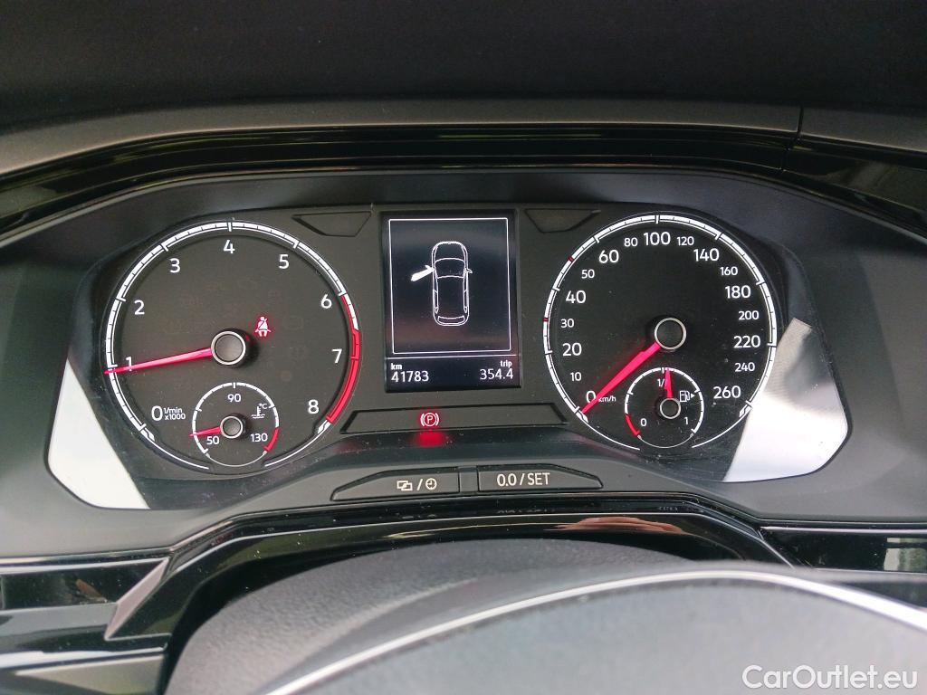 Volkswagen  Polo VOLKSWAGEN  / 2017 / 5P / berlina con portón Advance 1.0 TSI 70kW (95CV) #4