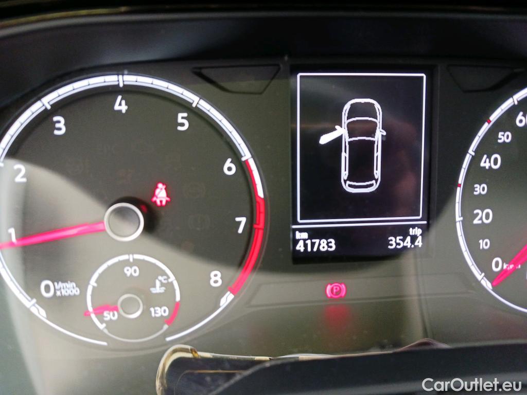 Volkswagen  Polo VOLKSWAGEN  / 2017 / 5P / berlina con portón Advance 1.0 TSI 70kW (95CV) #5
