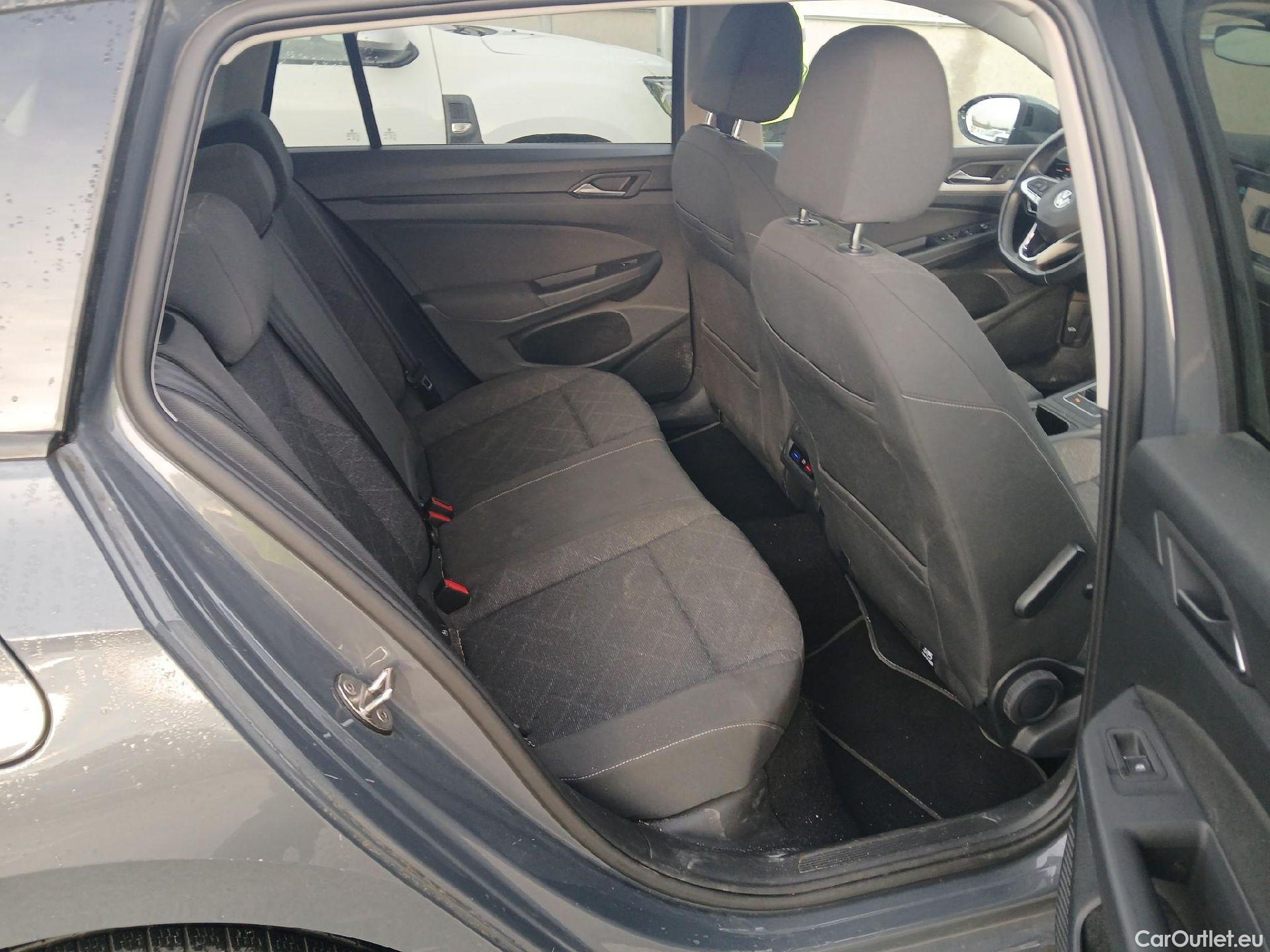 Volkswagen  Golf  VOLKSWAGEN / 2020 / 5P / familiar Life 2.0 TDI 85kW (115CV) Variant #7