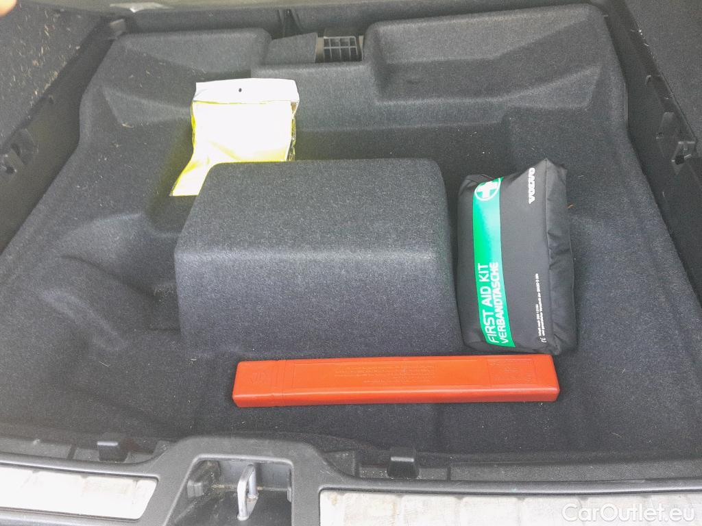 Volvo  XC 40 VOLVO XC40 / 2017 / 5P / todoterreno 1.5 T5 Twin Recharge Inscription Auto #4
