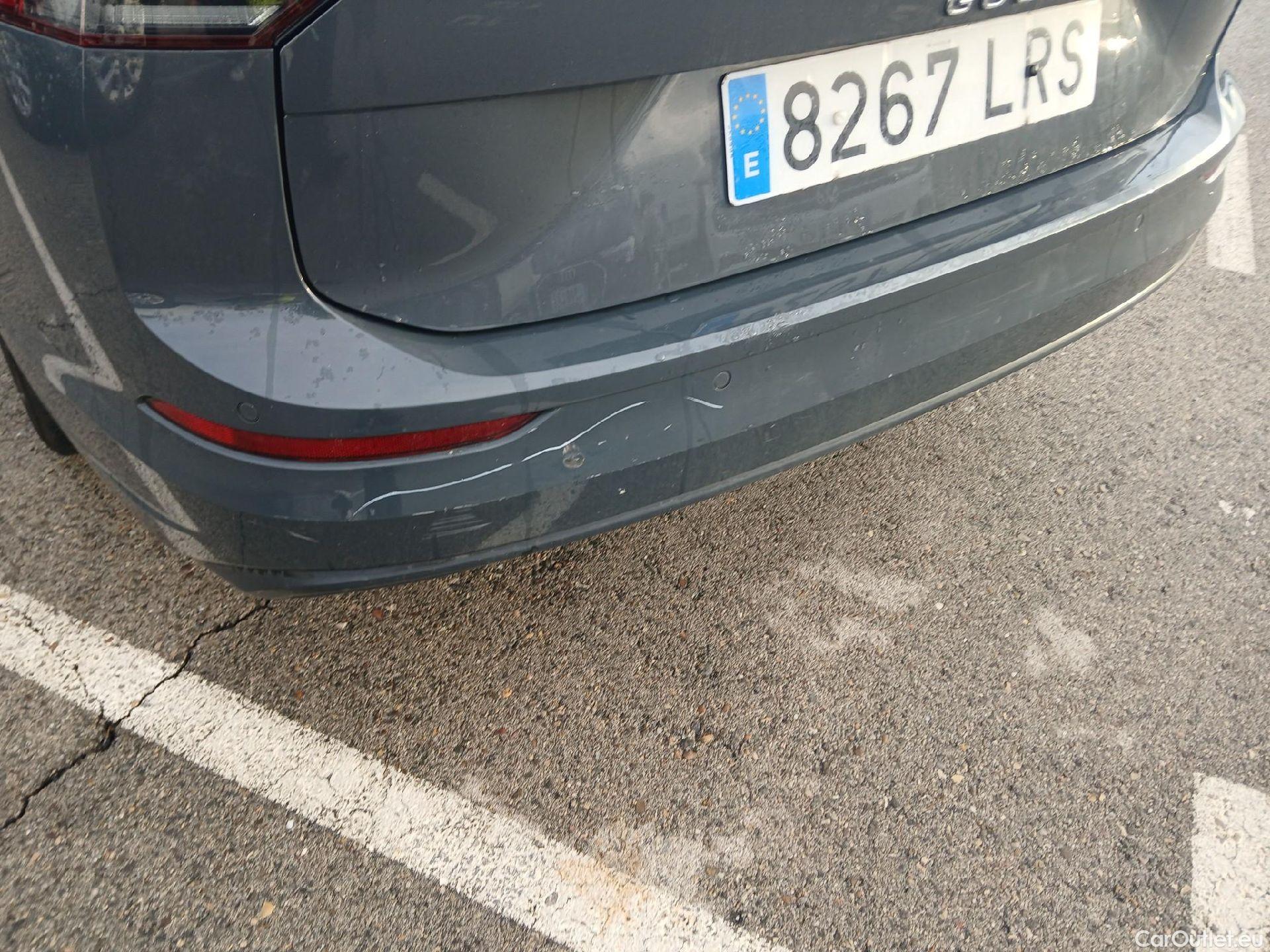 Volkswagen  Golf  VOLKSWAGEN / 2020 / 5P / familiar Life 2.0 TDI 85kW (115CV) Variant #22