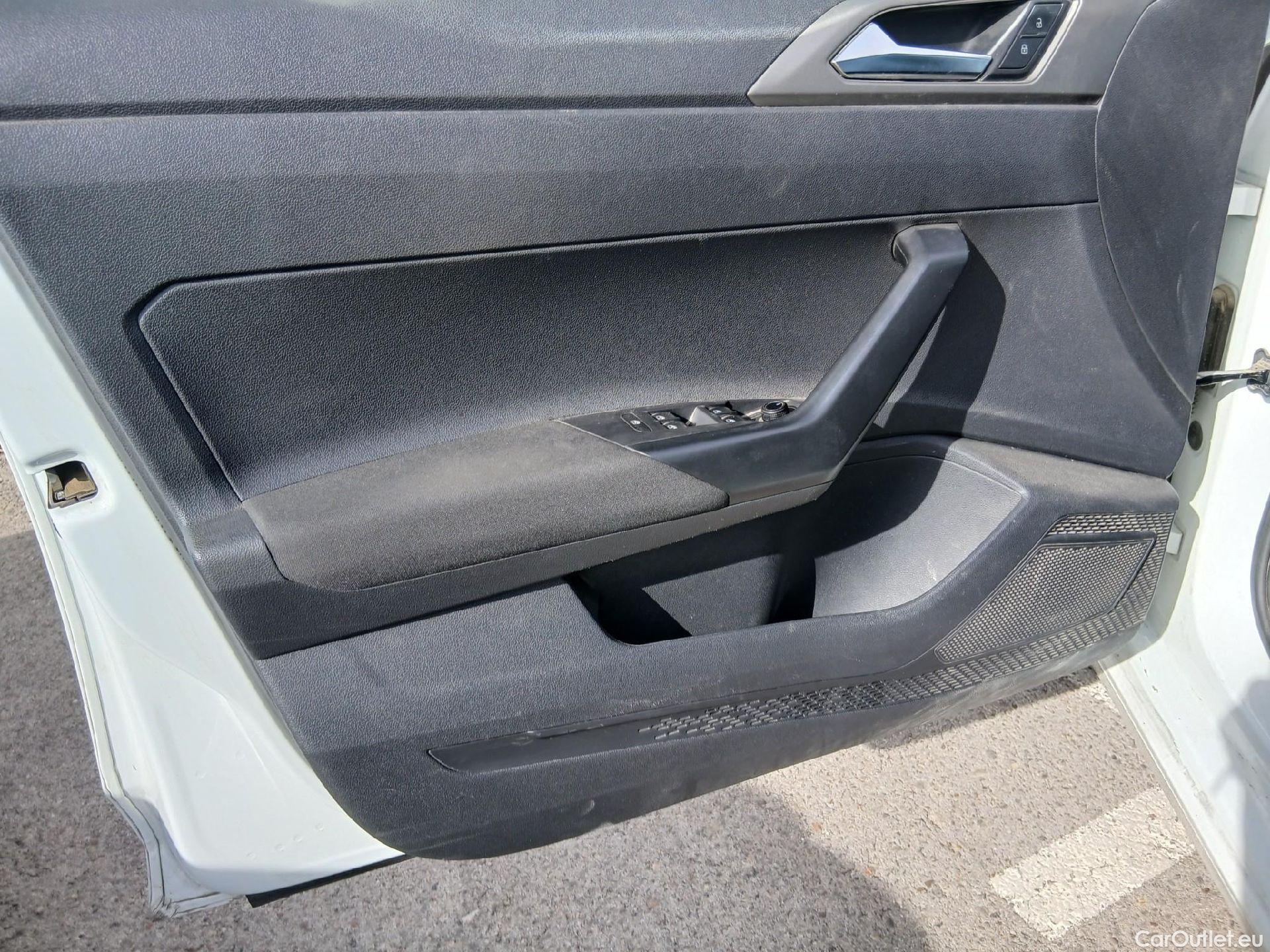 Volkswagen  Polo VOLKSWAGEN  / 2017 / 5P / berlina con portón Advance 1.0 TSI 70kW (95CV) #22