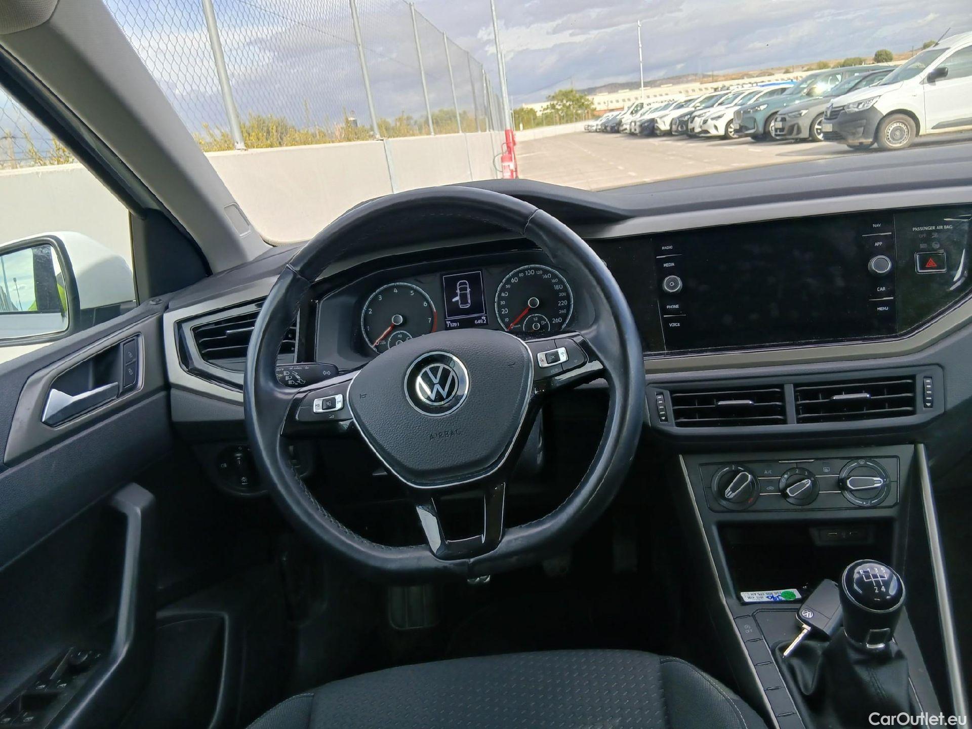 Volkswagen  Polo VOLKSWAGEN  / 2017 / 5P / berlina con portón Advance 1.0 TSI 70kW (95CV) #3