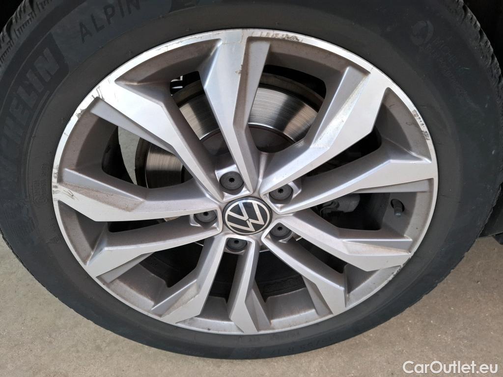 Volkswagen  Passat VOLKSWAGEN  SW / 2019 / 5P / Break 2.0 TDI 150 SCR DSG7 SW ELEGANCE #32