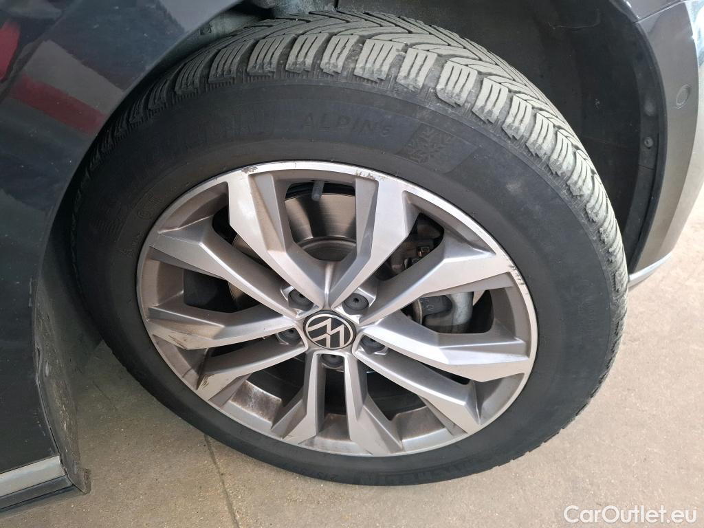 Volkswagen  Passat VOLKSWAGEN  SW / 2019 / 5P / Break 2.0 TDI 150 SCR DSG7 SW ELEGANCE #20
