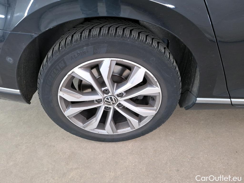 Volkswagen  Passat VOLKSWAGEN  SW / 2019 / 5P / Break 2.0 TDI 150 SCR DSG7 SW ELEGANCE #31